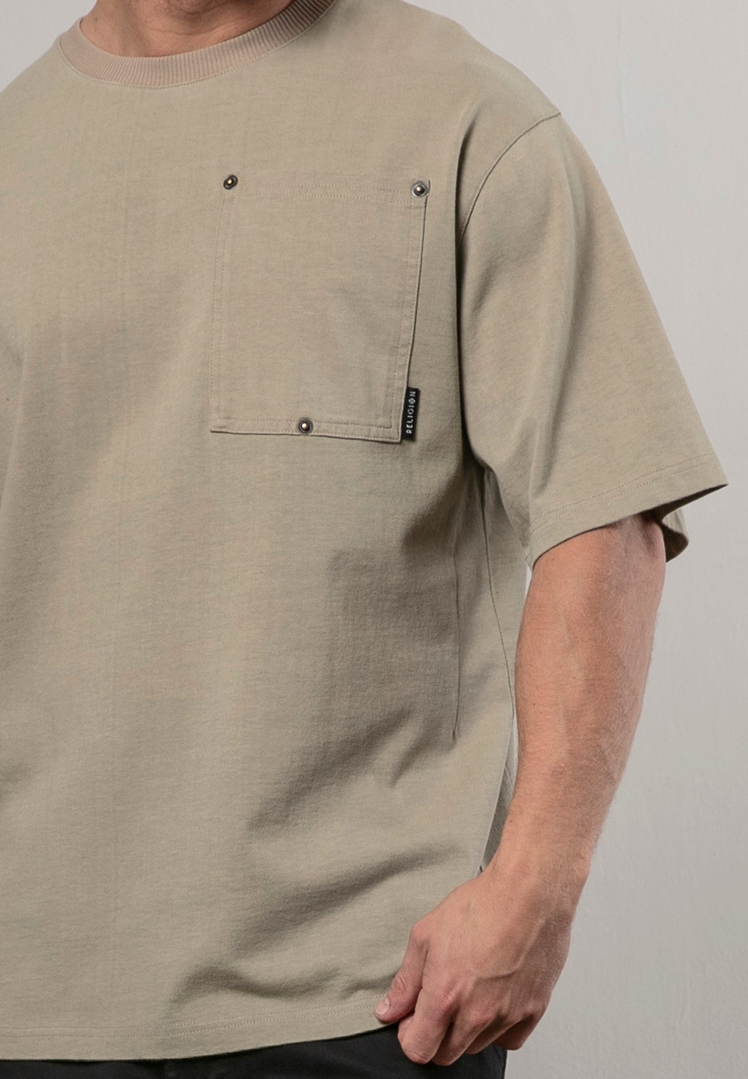 RIVET OVERSIZED T-SHIRT FAWN