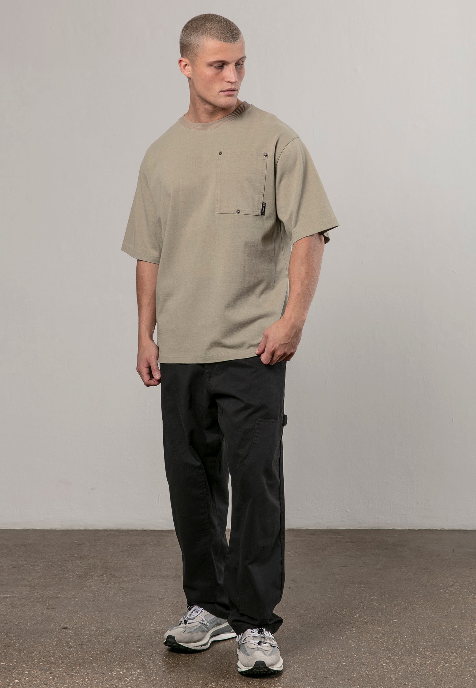 RIVET OVERSIZED T-SHIRT FAWN