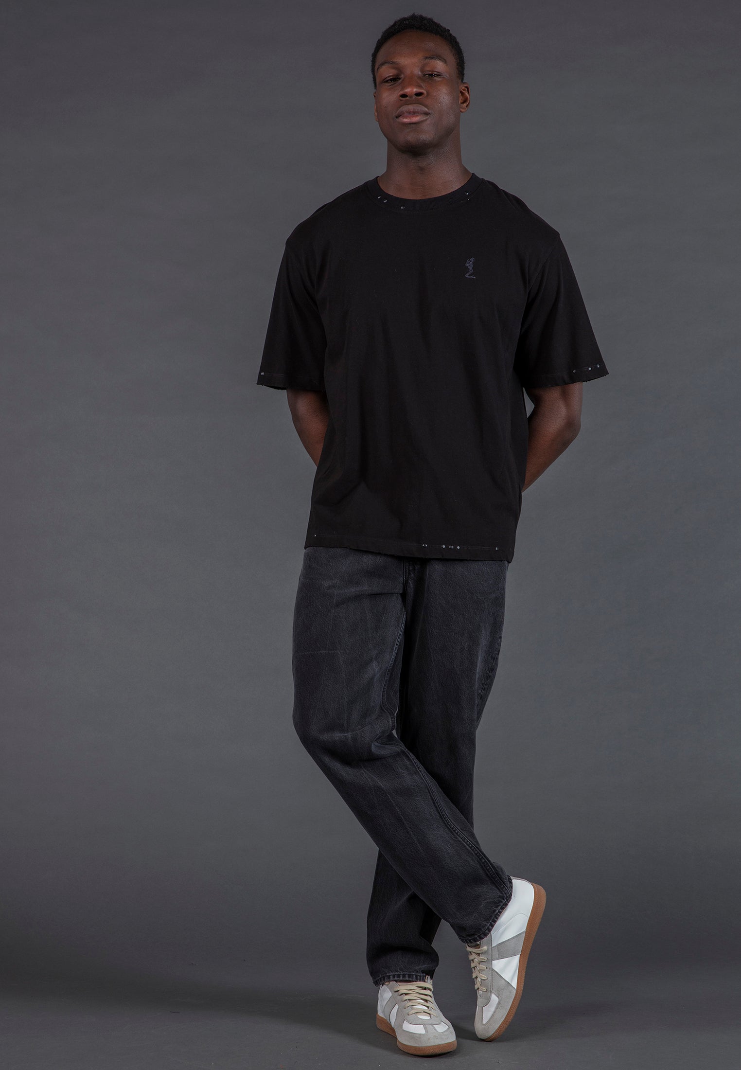 STUDDED T-SHIRT BLACK