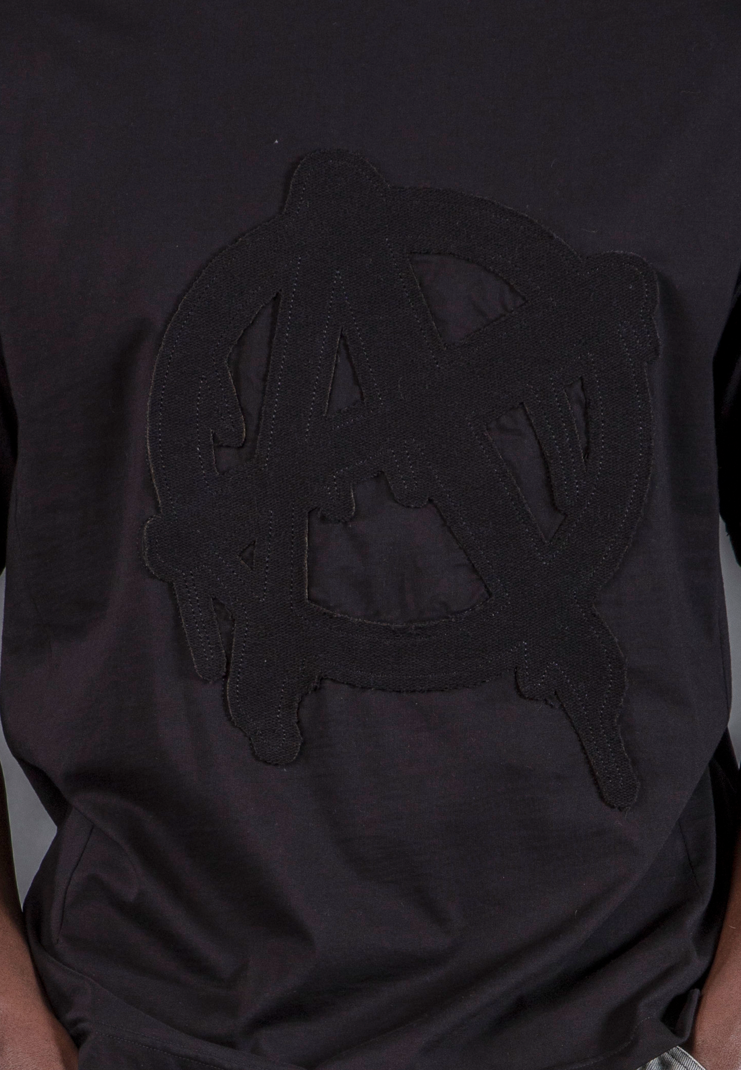 ANARCHY APPLIQUE T-SHIRT BLACK