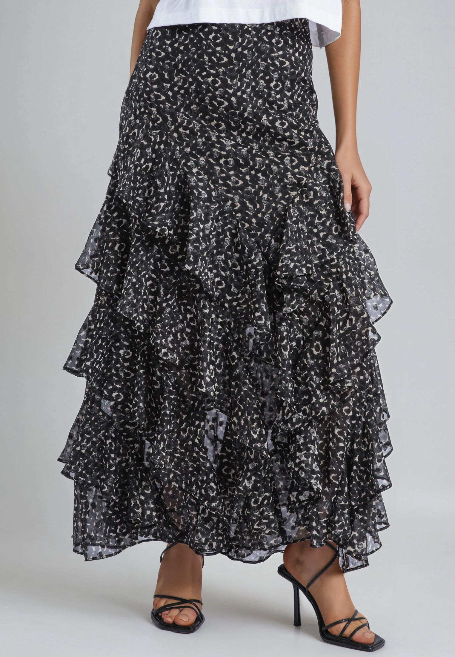 SCARLET SKIRT BLACK & WHITE