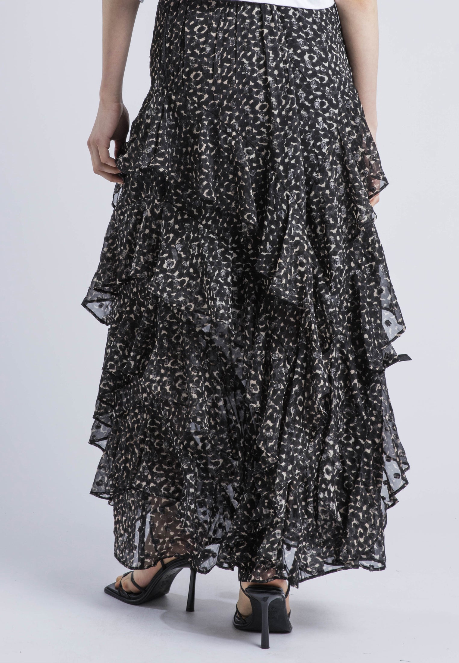 SCARLET SKIRT BLACK & WHITE