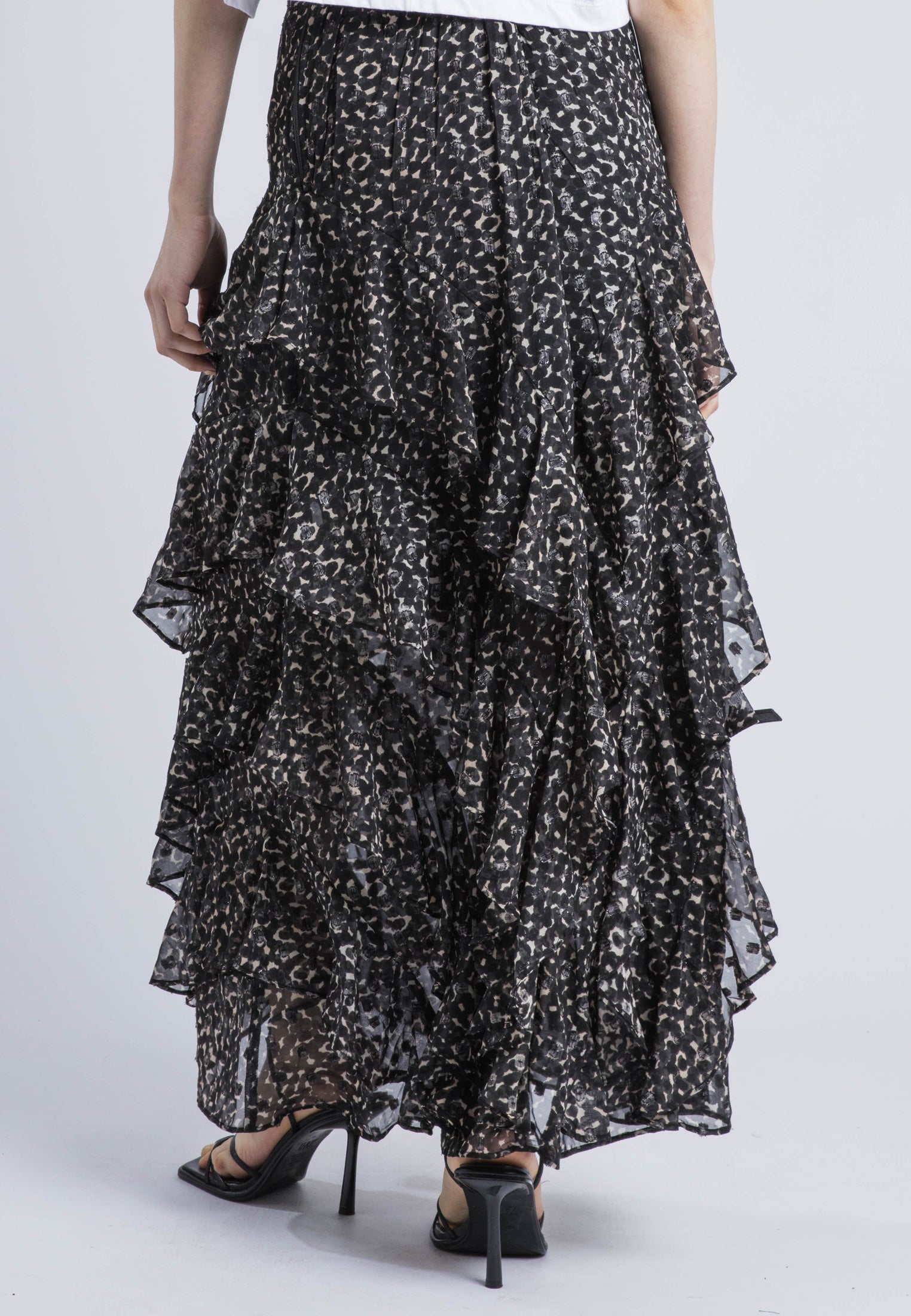 SCARLET SKIRT BLACK & WHITE