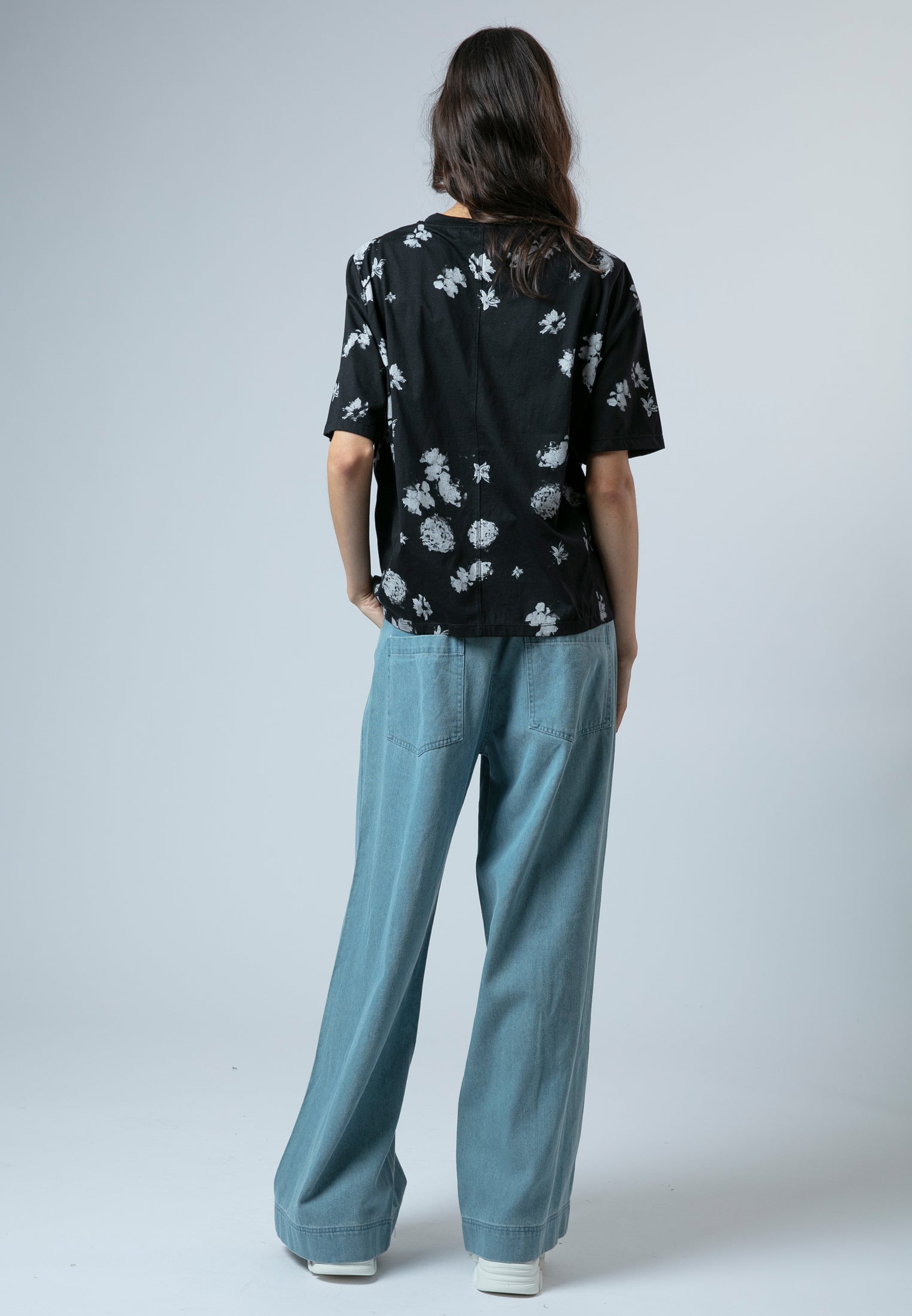 BELLA T-SHIRT ORCHARD BLACK