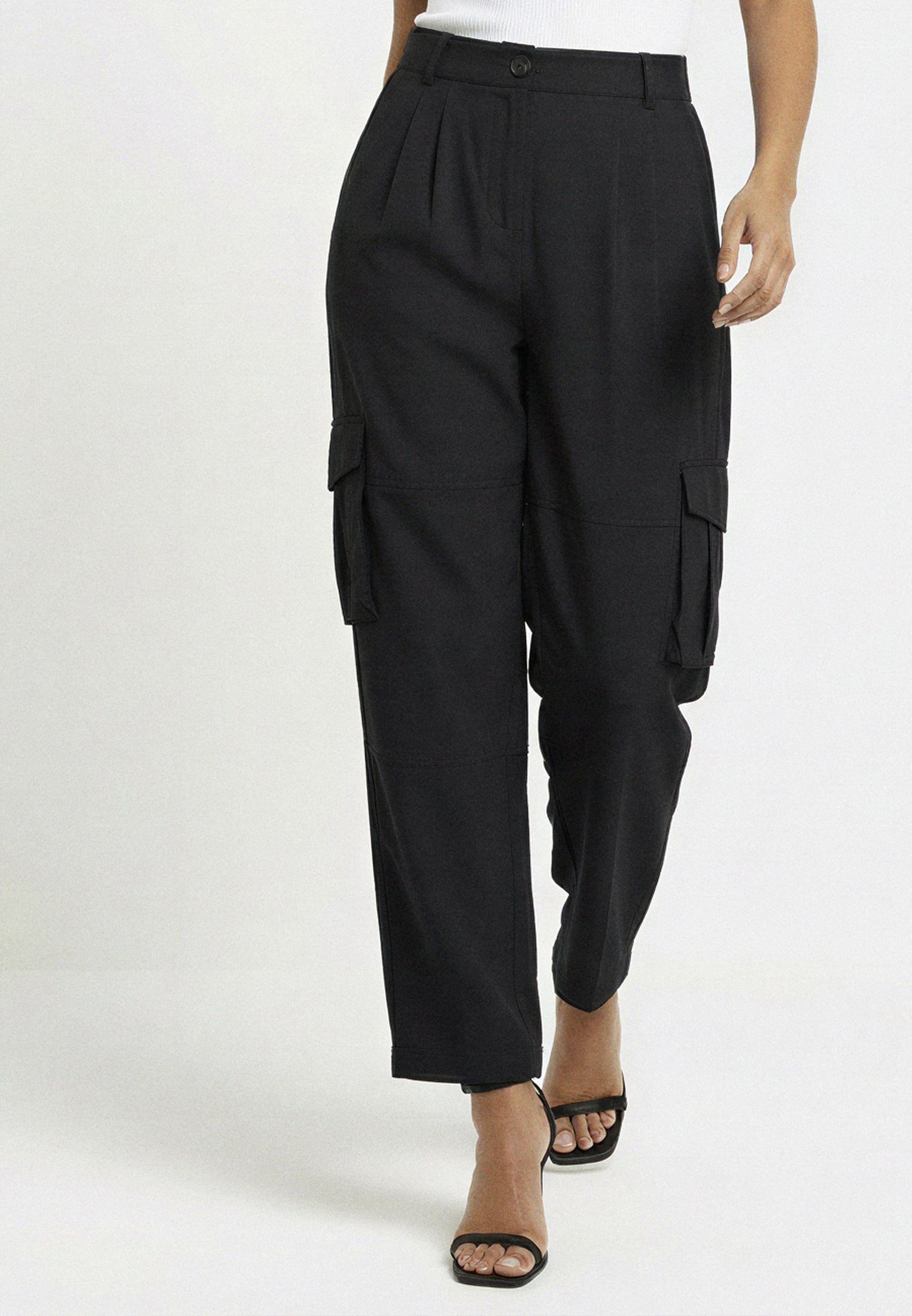 RAY BLACK CARGO TROUSERS