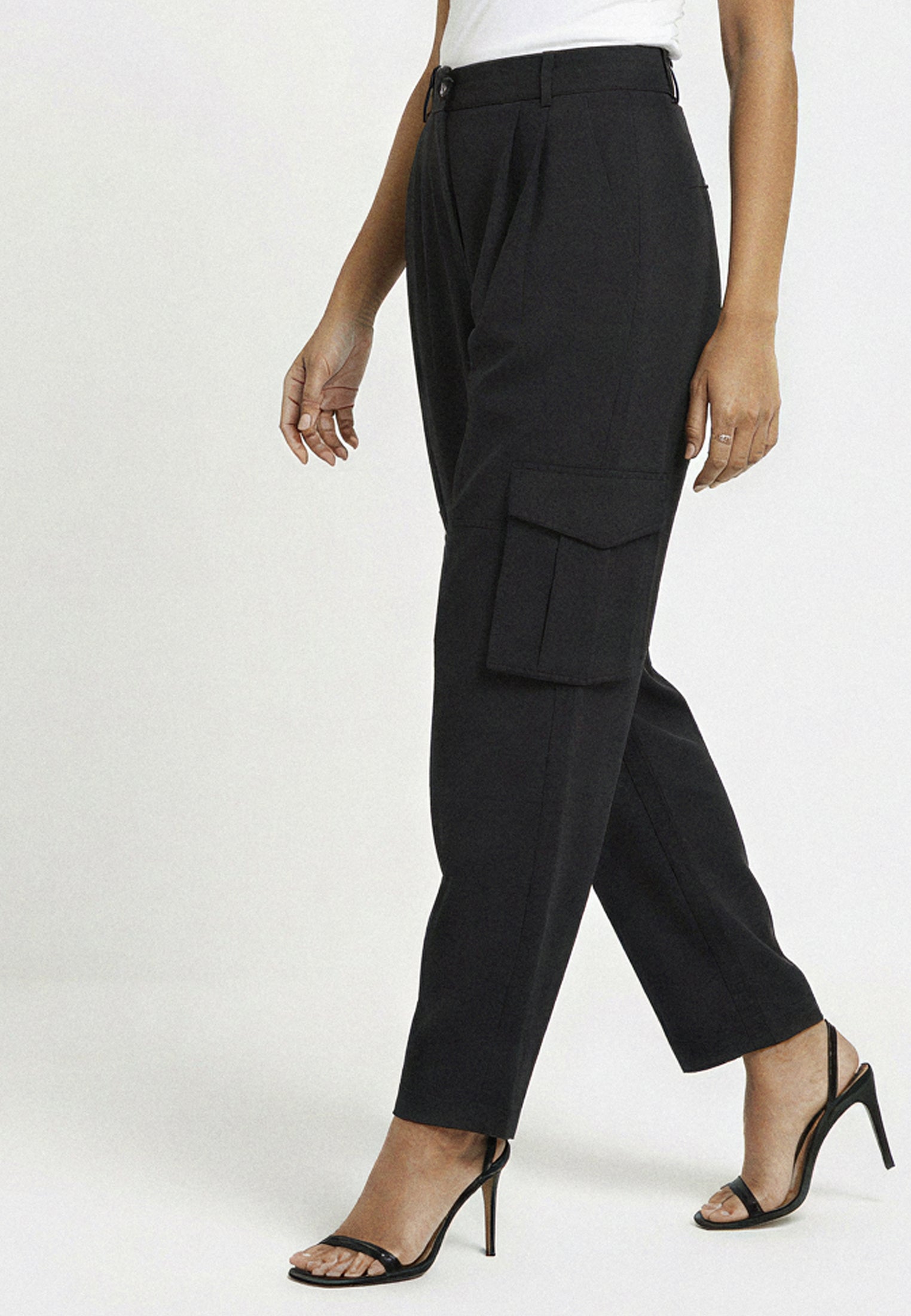 RAY BLACK CARGO TROUSERS