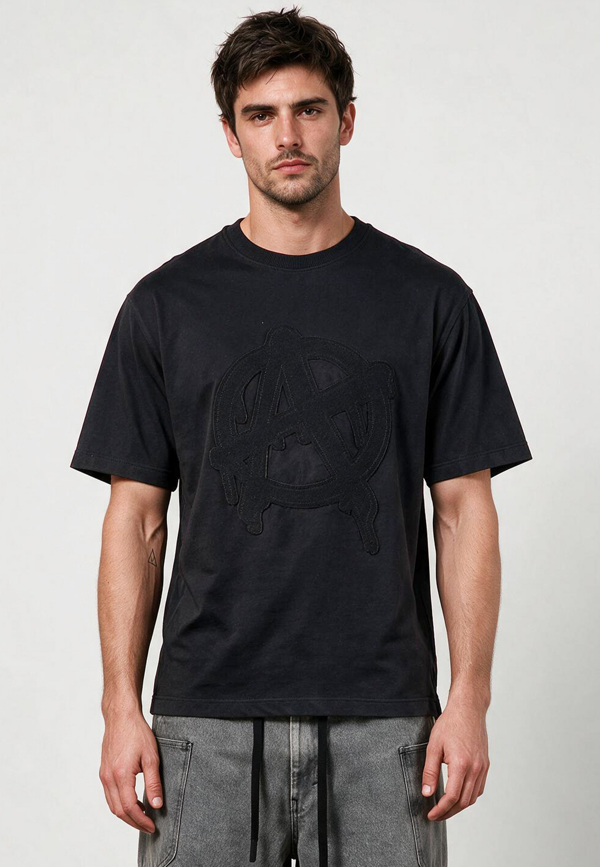 ANARCHY APPLIQUE T-SHIRT BLACK