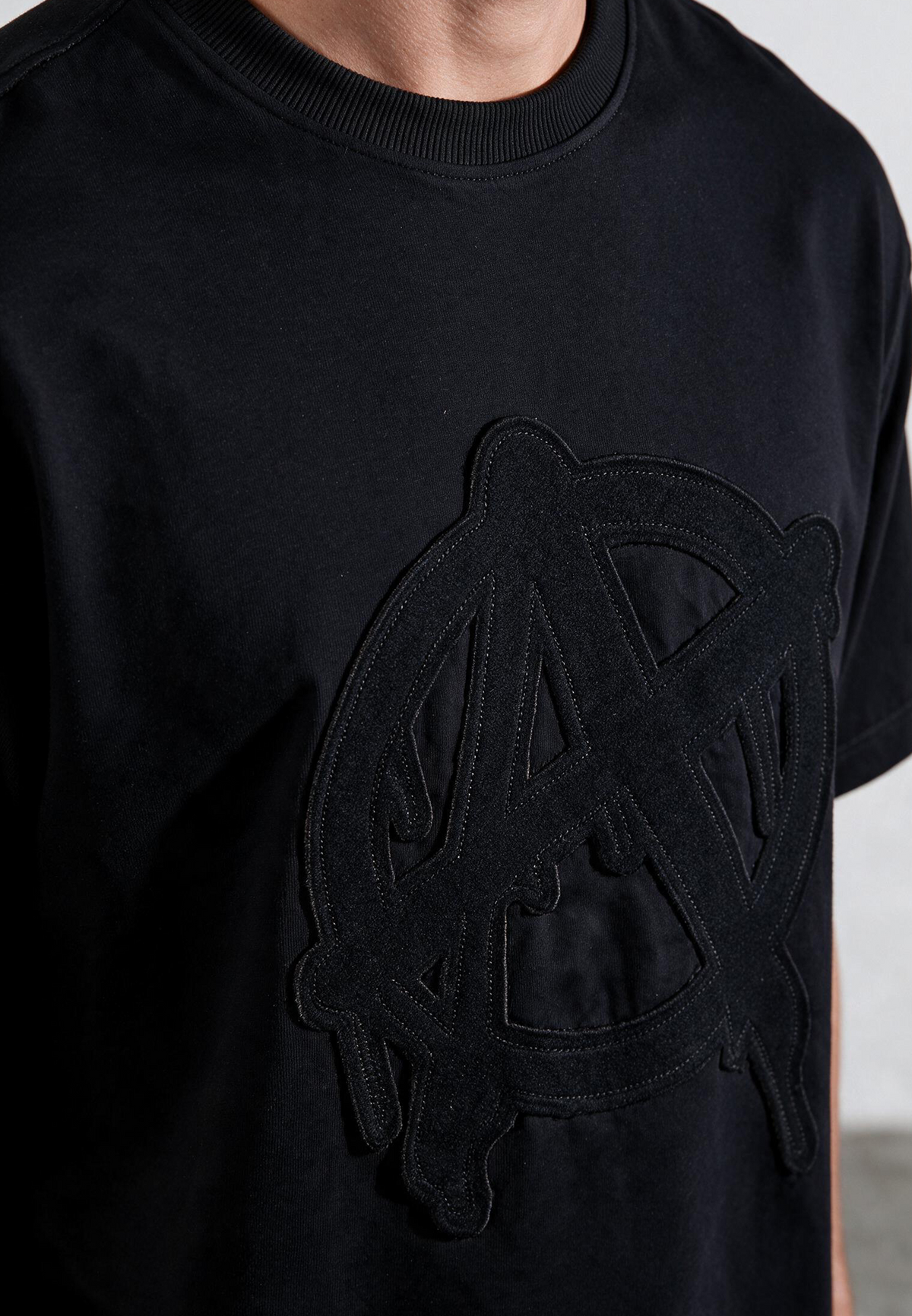 ANARCHY APPLIQUE T-SHIRT BLACK