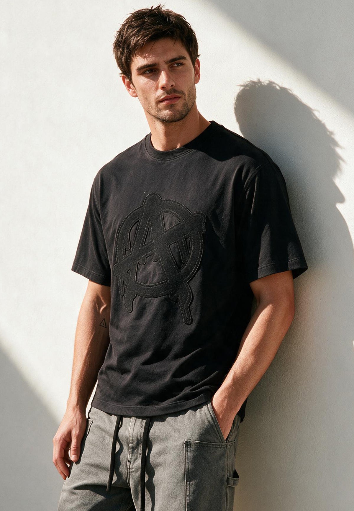 ANARCHY APPLIQUE T-SHIRT BLACK