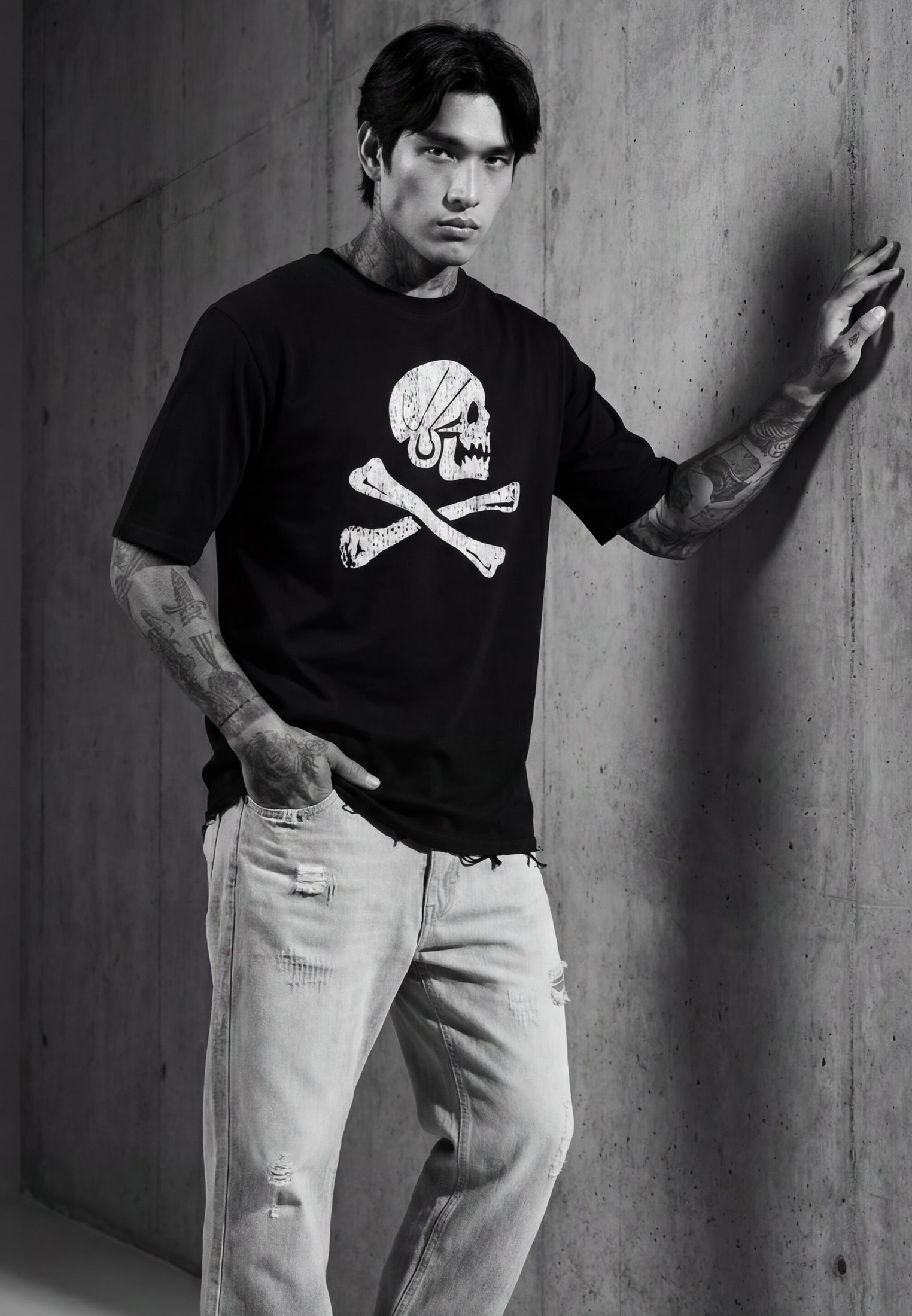 SKULL & CROSSBONES DISTRESSED T-SHIRT BLACK