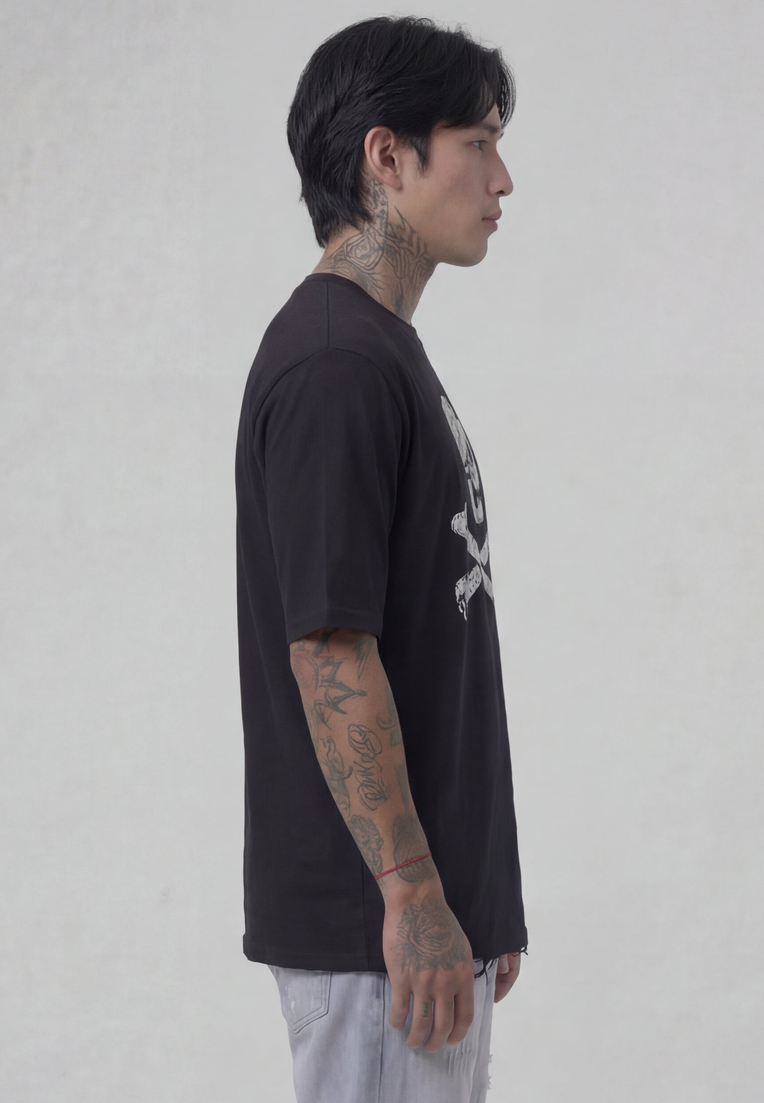 SKULL & CROSSBONES DISTRESSED T-SHIRT BLACK