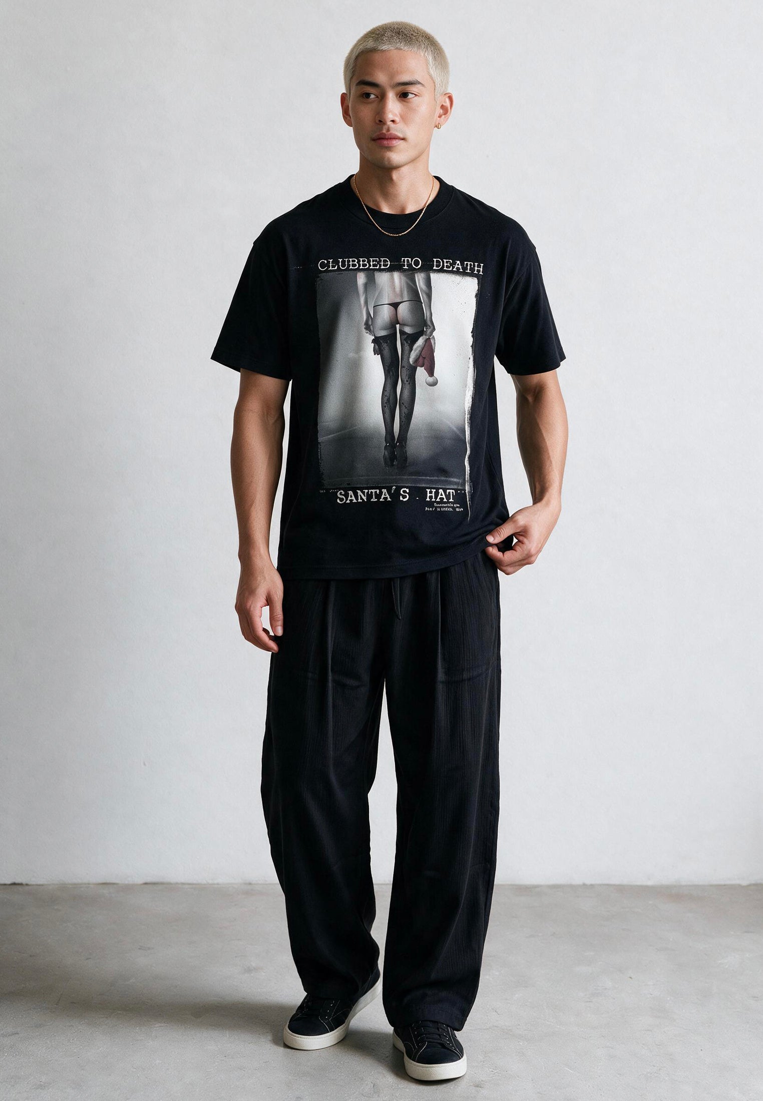 SANTA'S HAT T-SHIRT JET BLACK