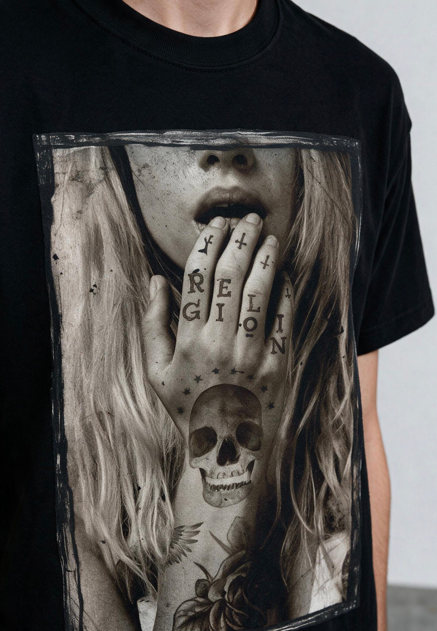 TEMPTED T-SHIRT BLACK