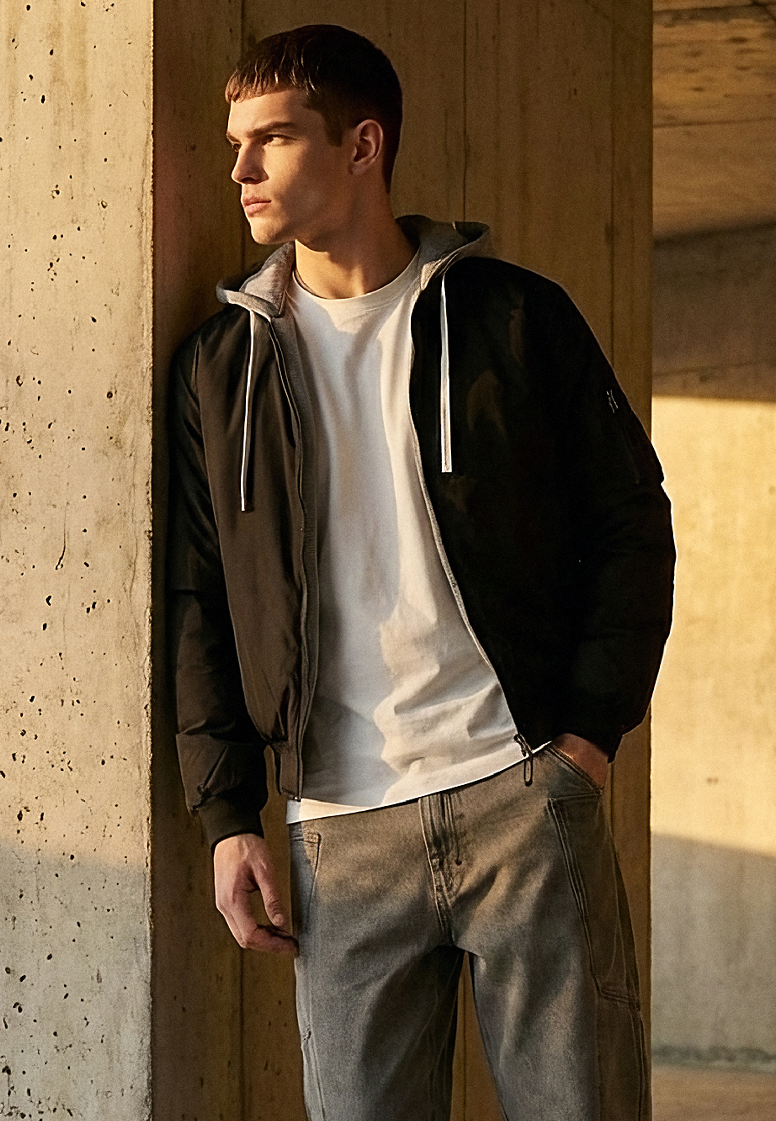 REVERSIBLE HOODED BOMBER BLACK