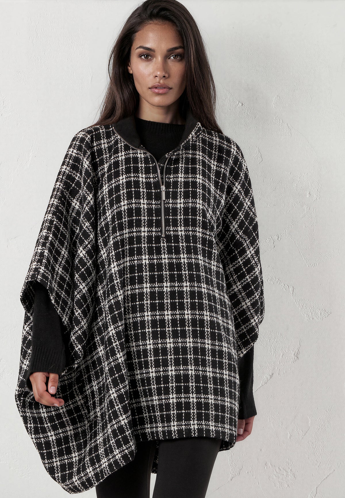 COSMOS PONCHO BLACK & WHITE