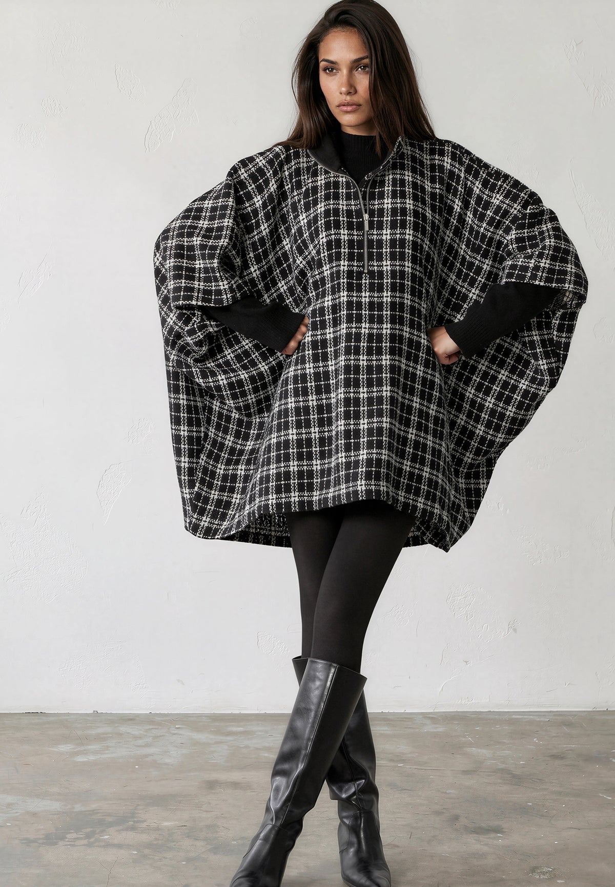 COSMOS PONCHO BLACK & WHITE