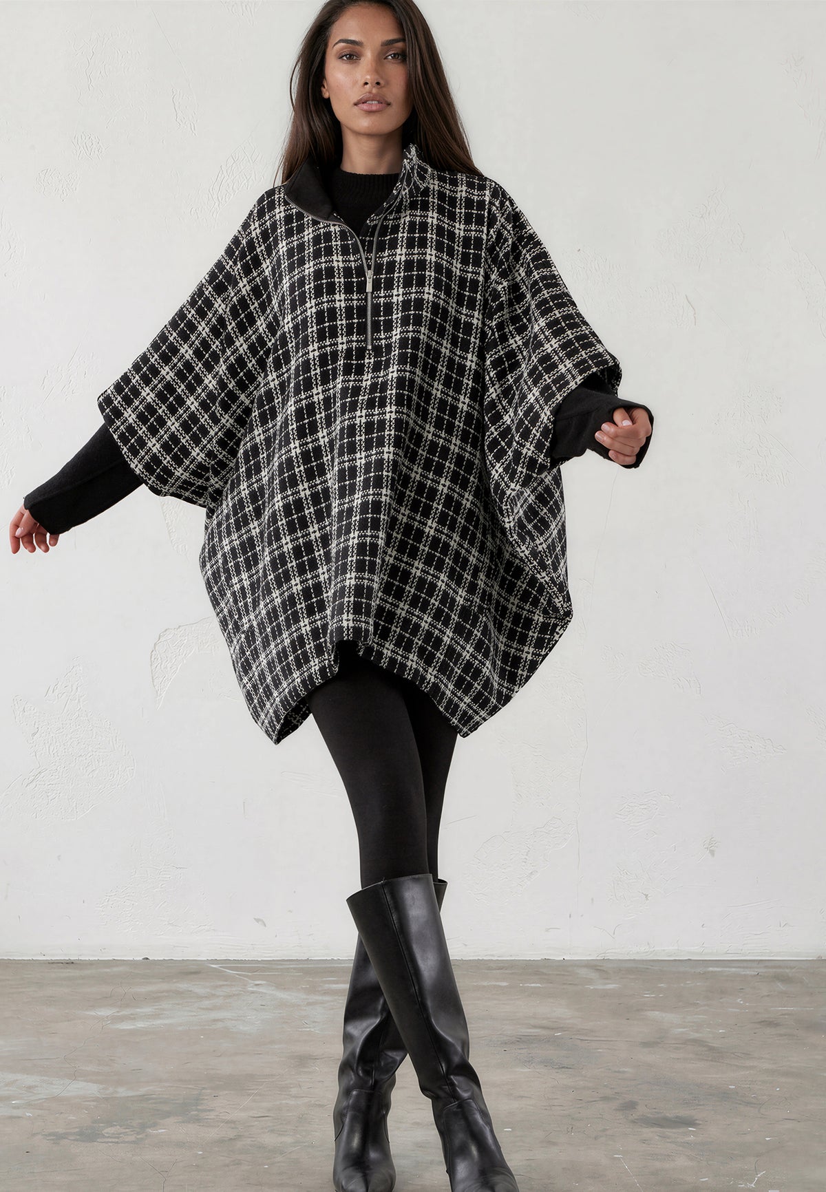 COSMOS PONCHO BLACK & WHITE