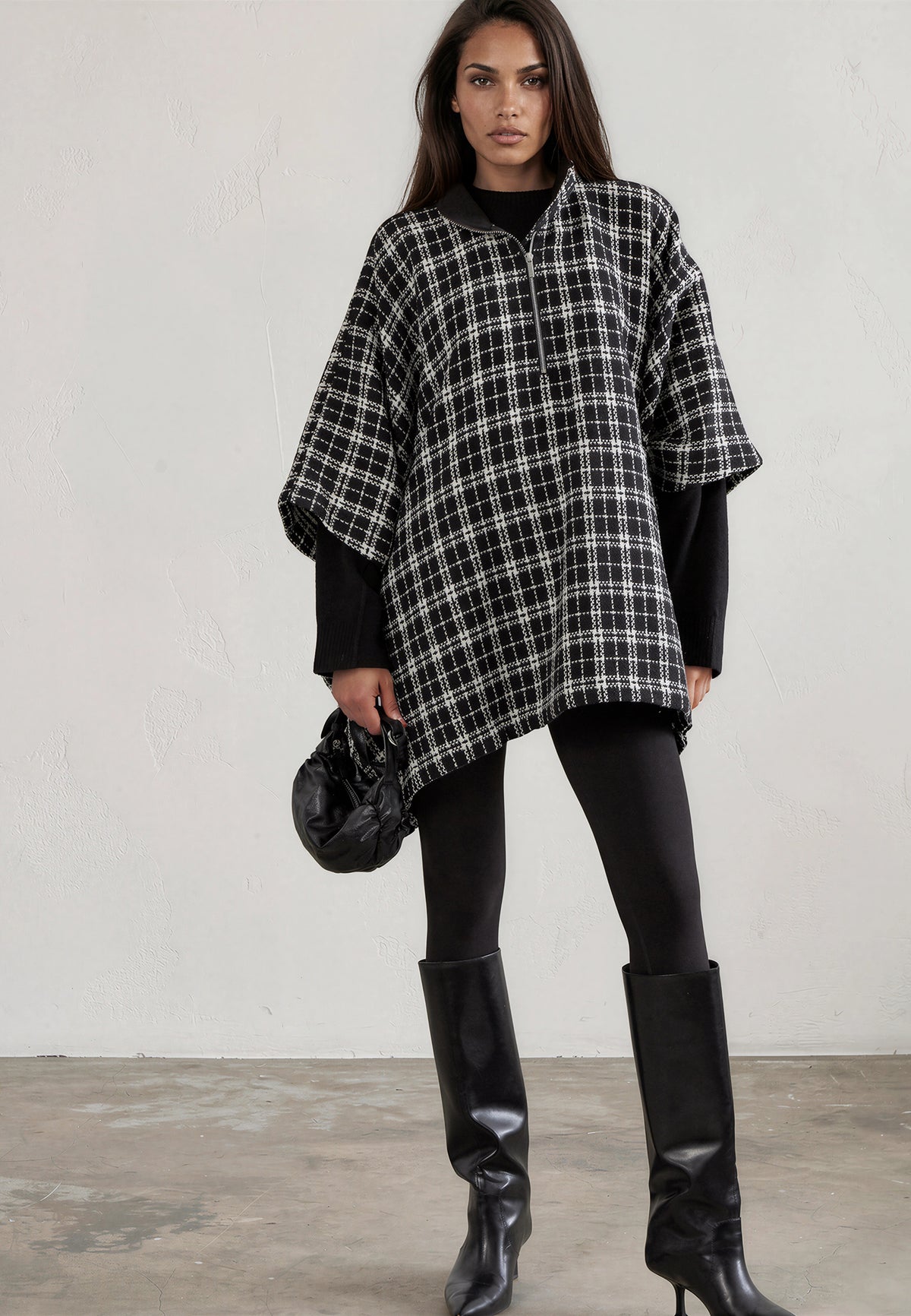 COSMOS PONCHO BLACK & WHITE