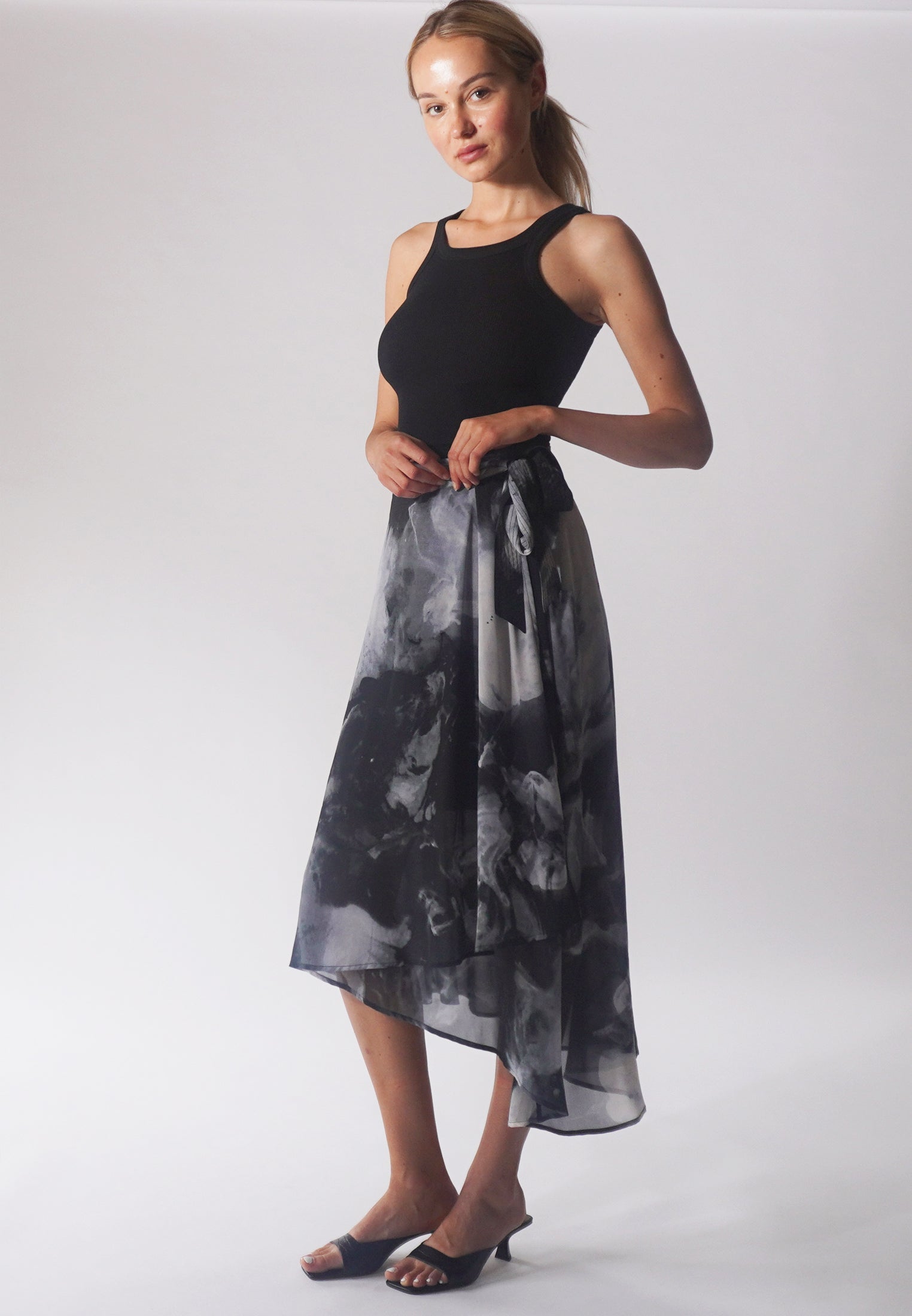 HIDDEN SKIRT MIST