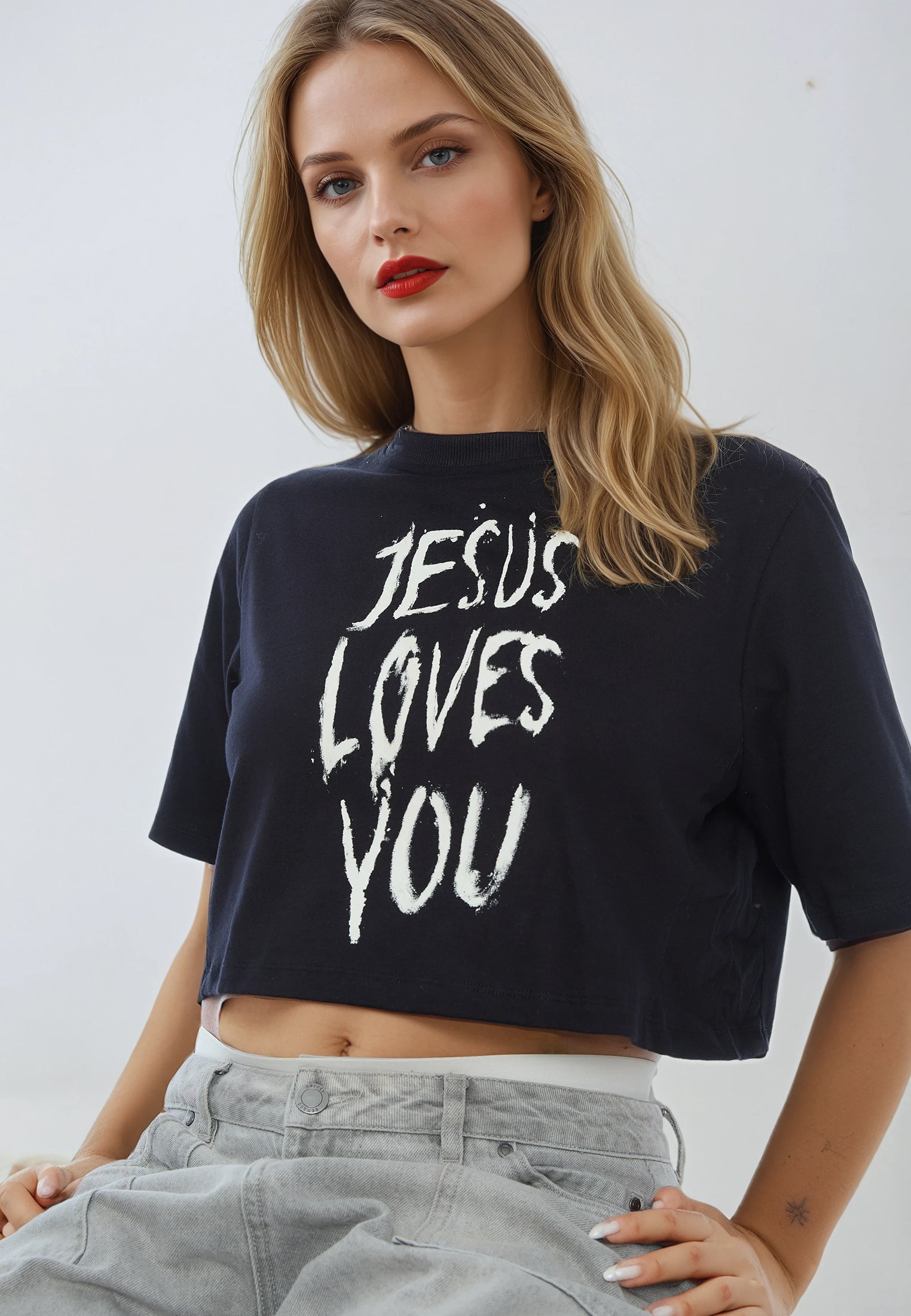 JESUS LOVES YOU CROP TOP BLACK