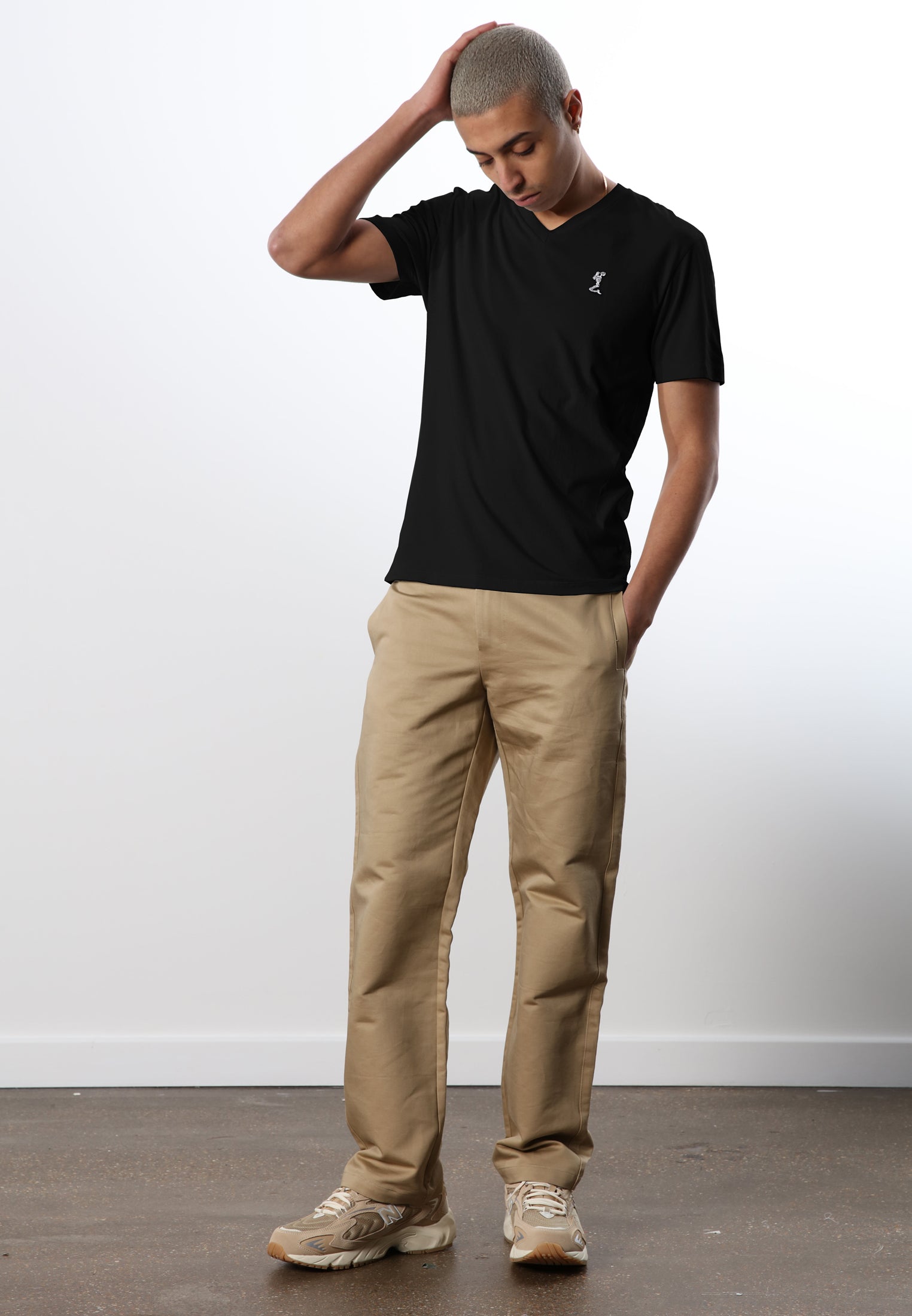 CORE V-NECK T-SHIRT BLACK