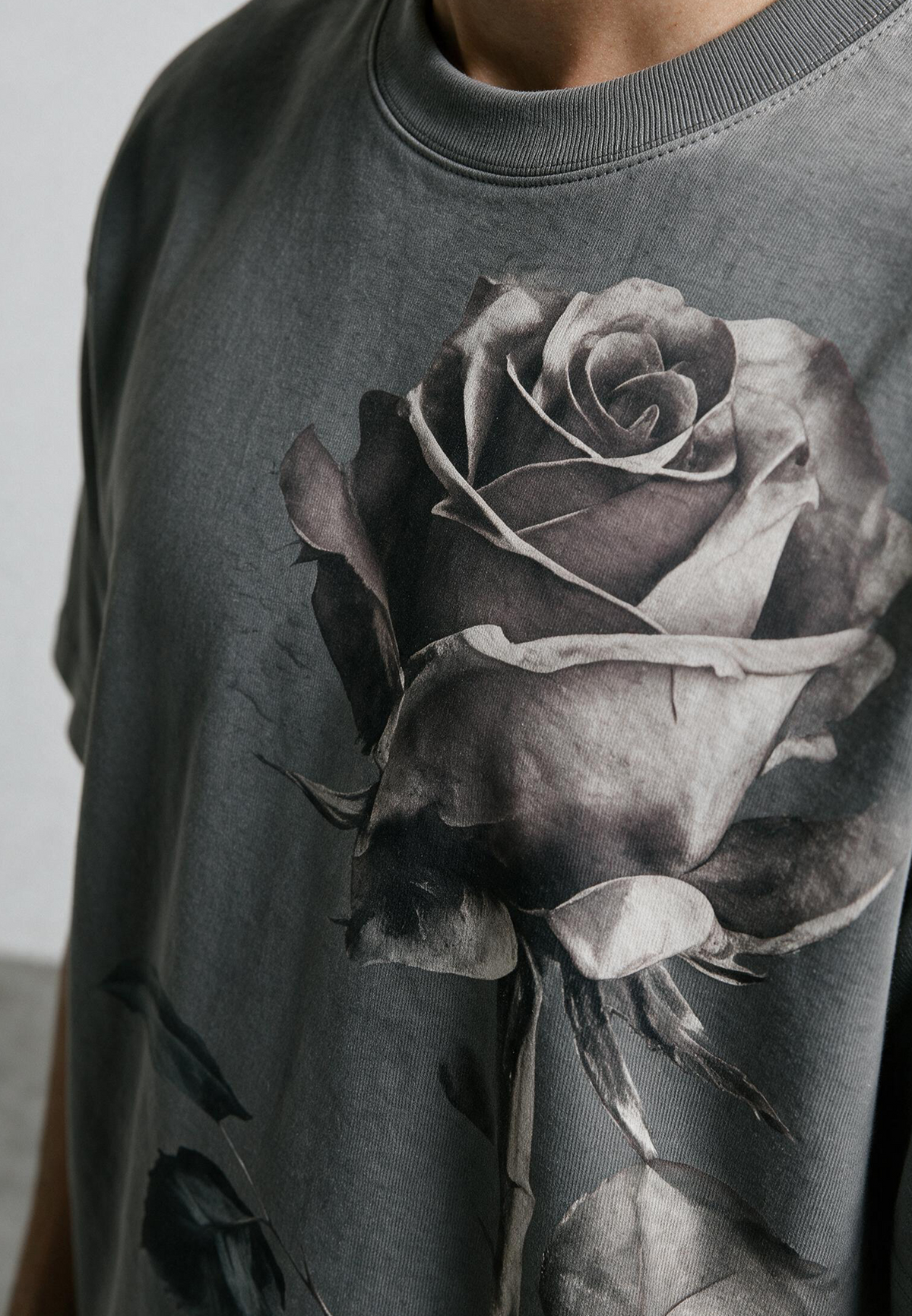 SINGLE ROSE T-SHIRT TAN