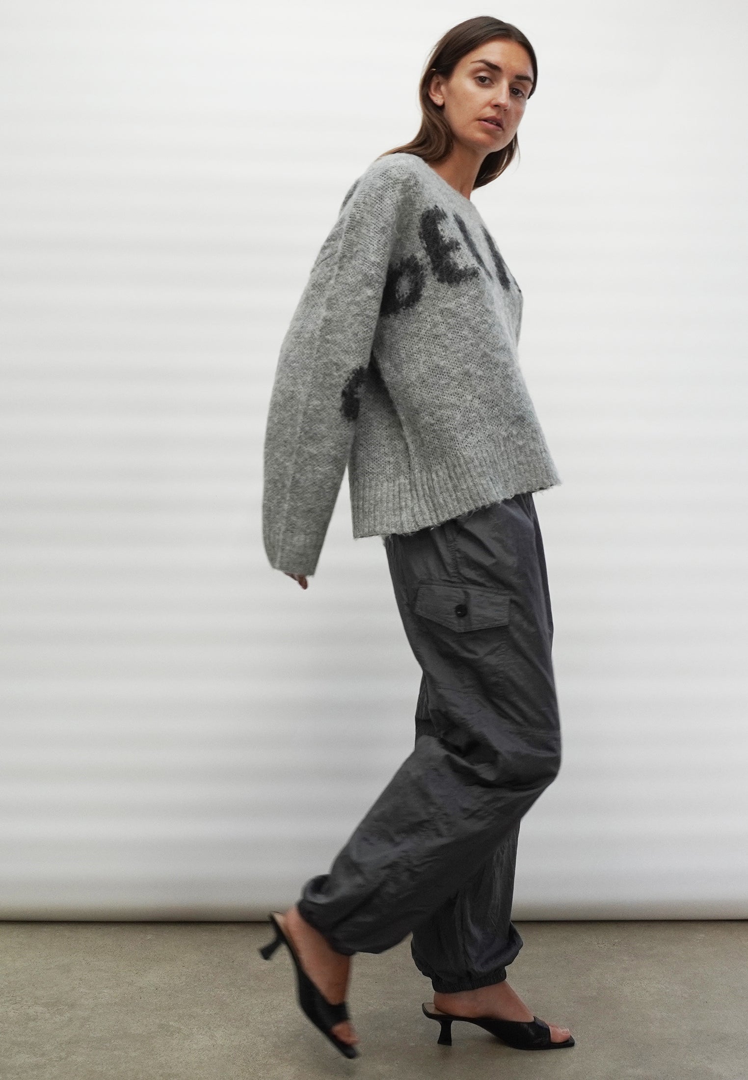 HEART JUMPER LIGHT GREY