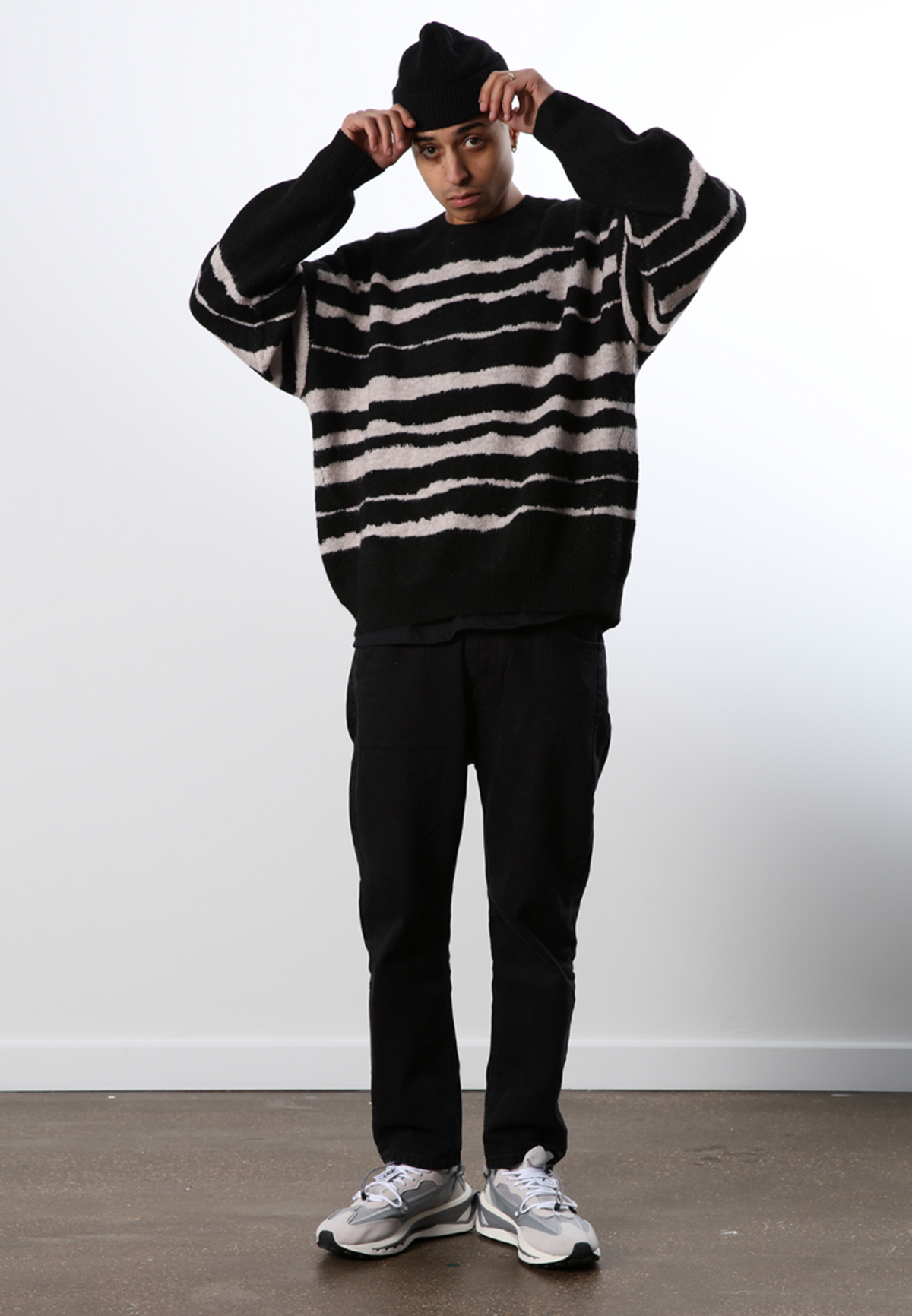 TRACK KNIT BLACK & ASHES OF ROSES