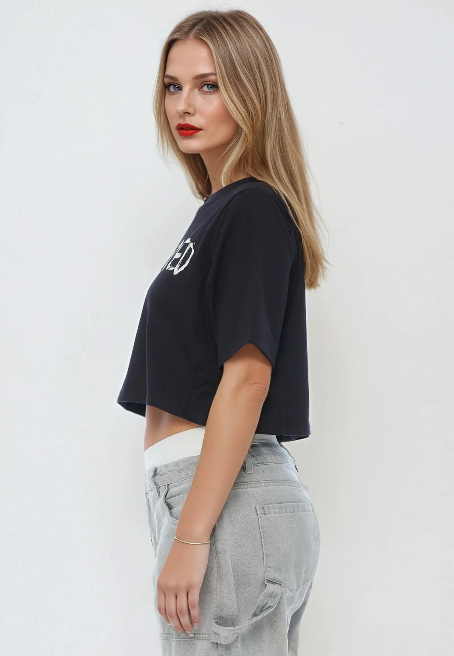 UNEMPLOYED CROP TOP BLACK