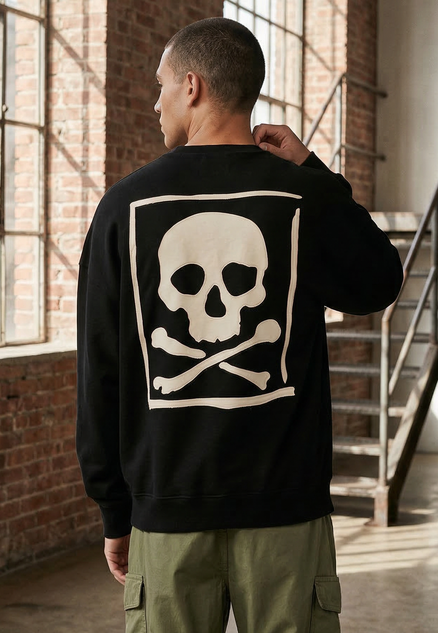 APPLIQUE SKULL SWEAT BLACK