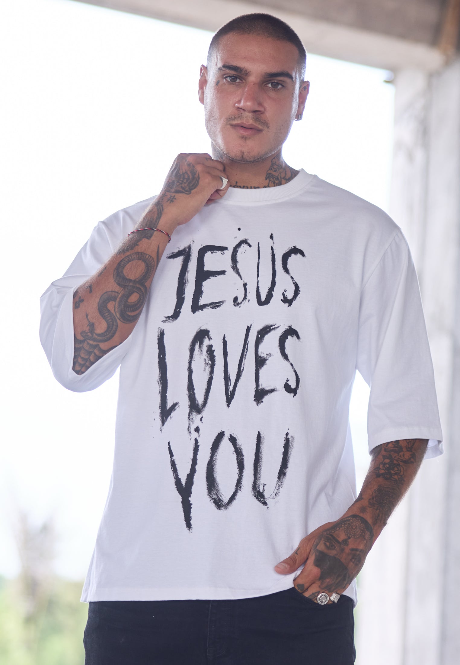 JESUS LOVES YOU OVERSIZED T-SHIRT WHITE