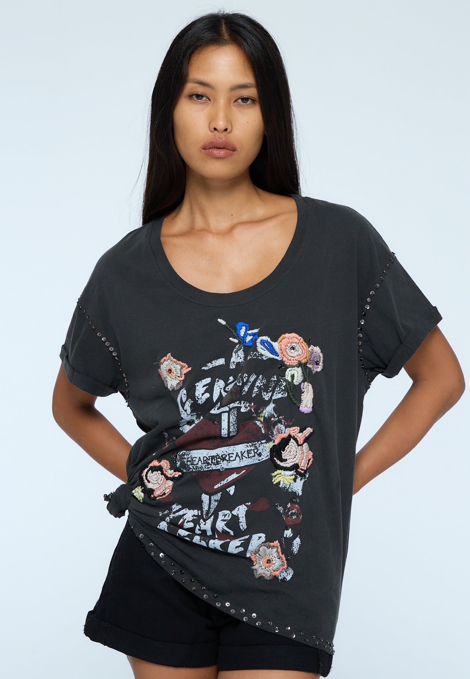 HEARTBREAKER TEE WASHED BLACK