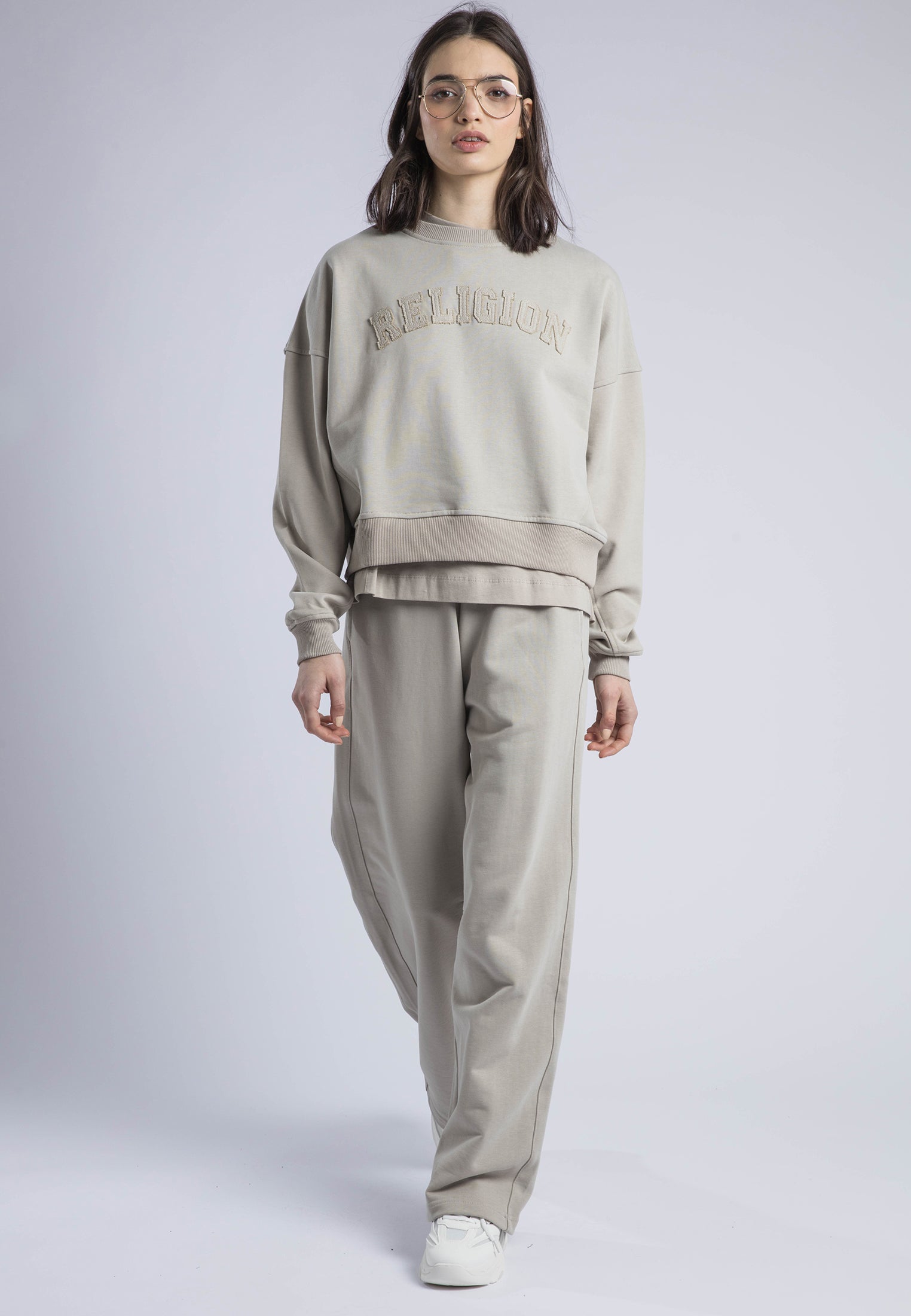 APPLIQUE BATWING SWEAT STONE