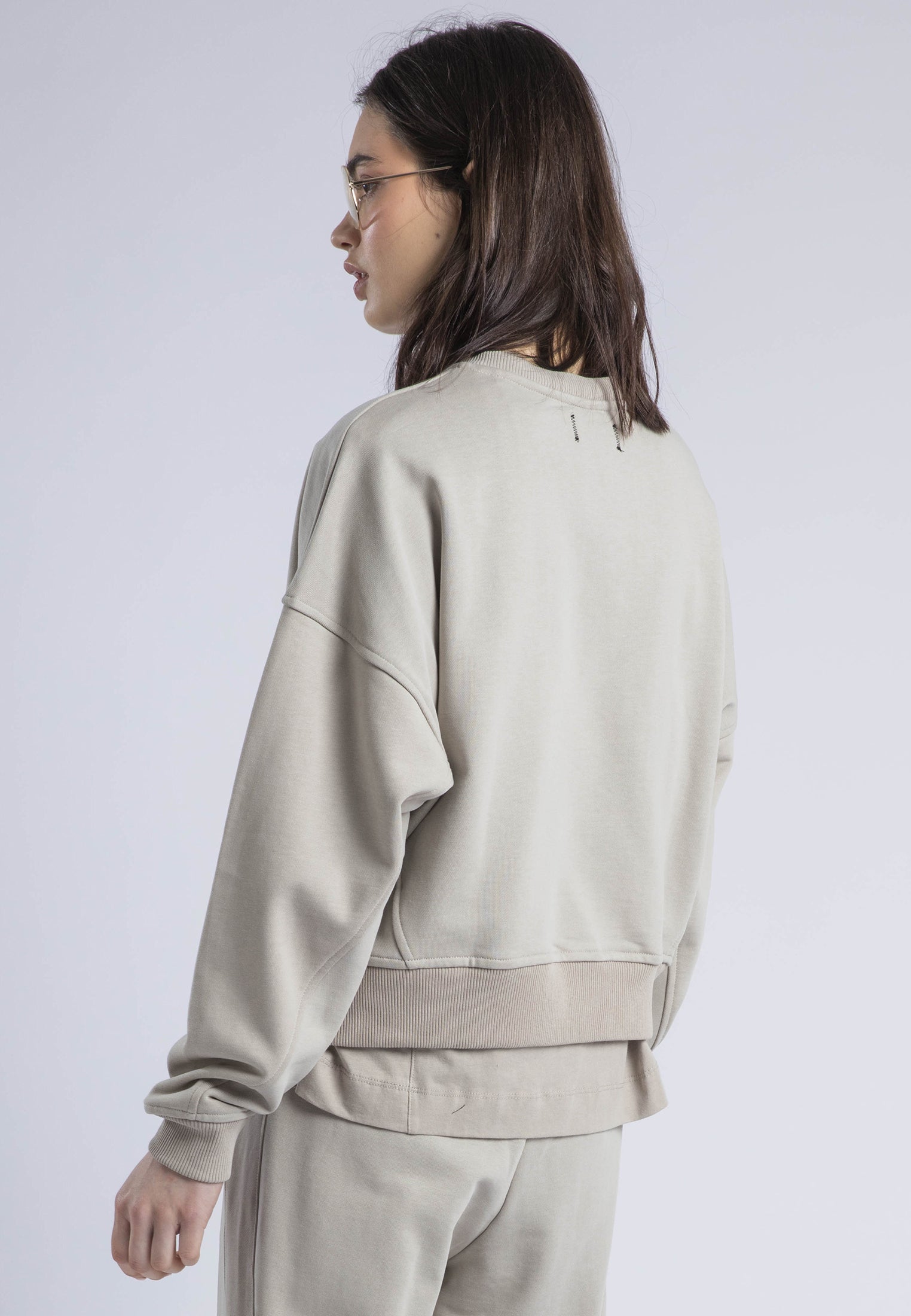 APPLIQUE BATWING SWEAT STONE
