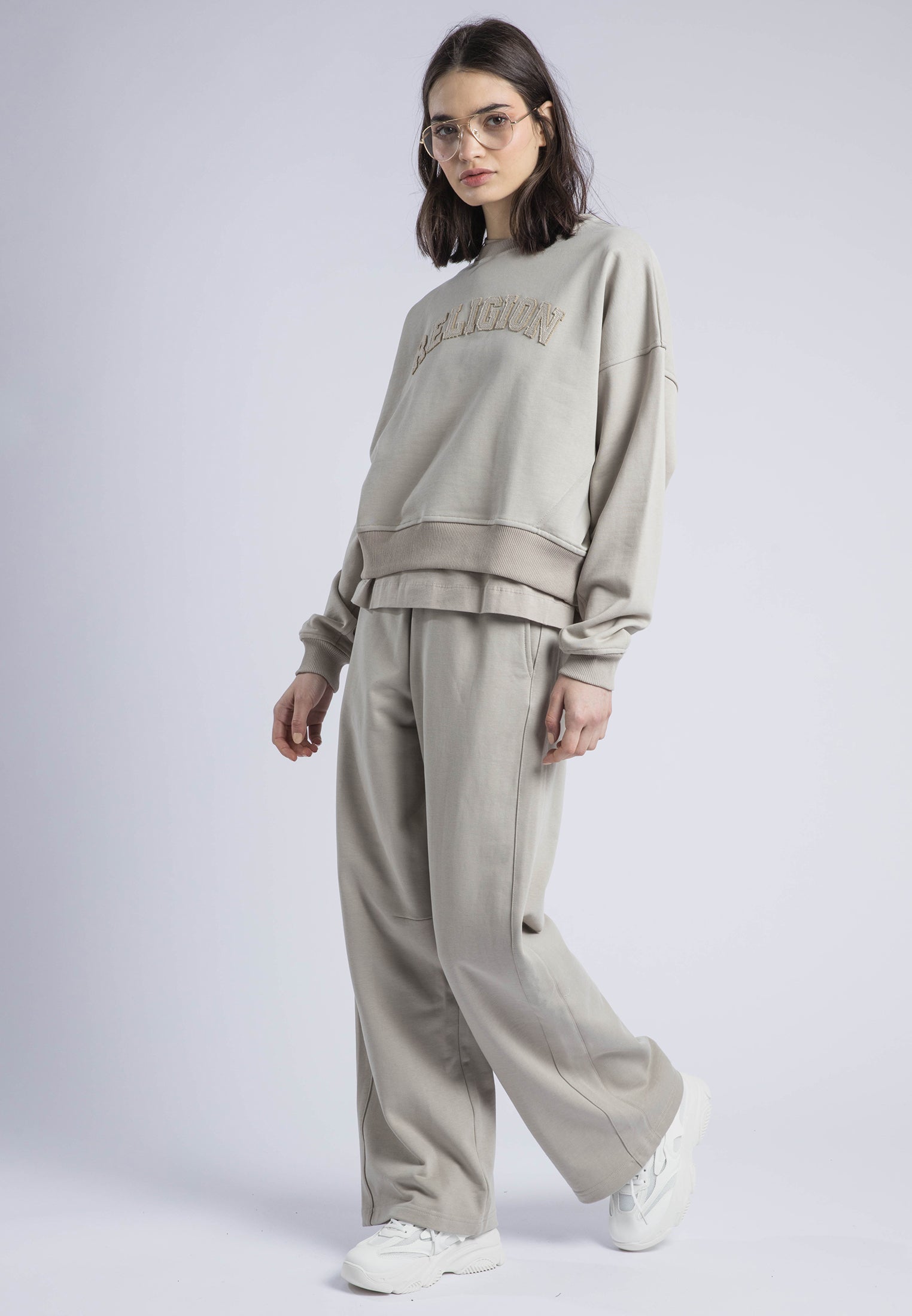 APPLIQUE BATWING SWEAT STONE