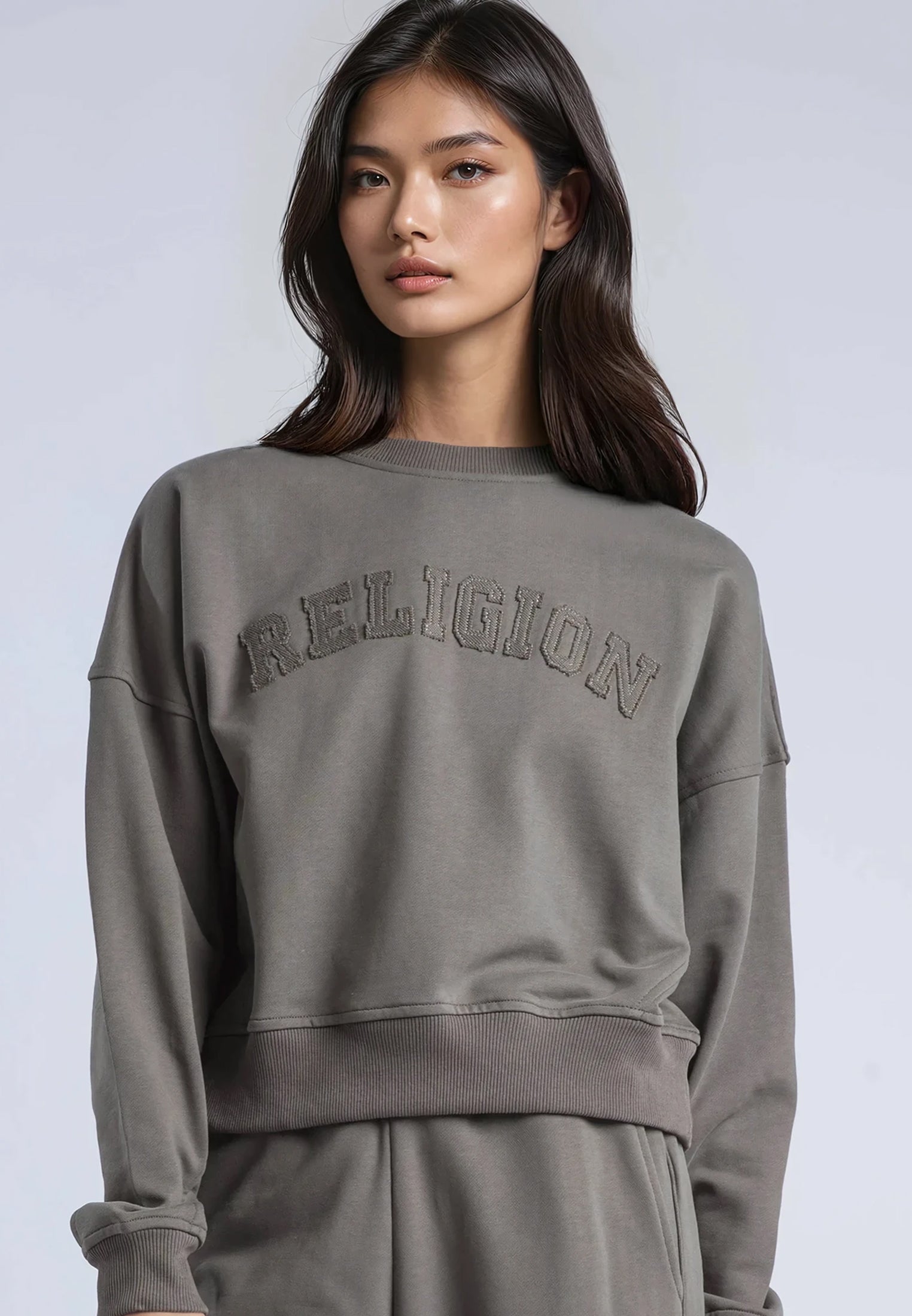 APPLIQUE BATWING SWEAT BRINDLE