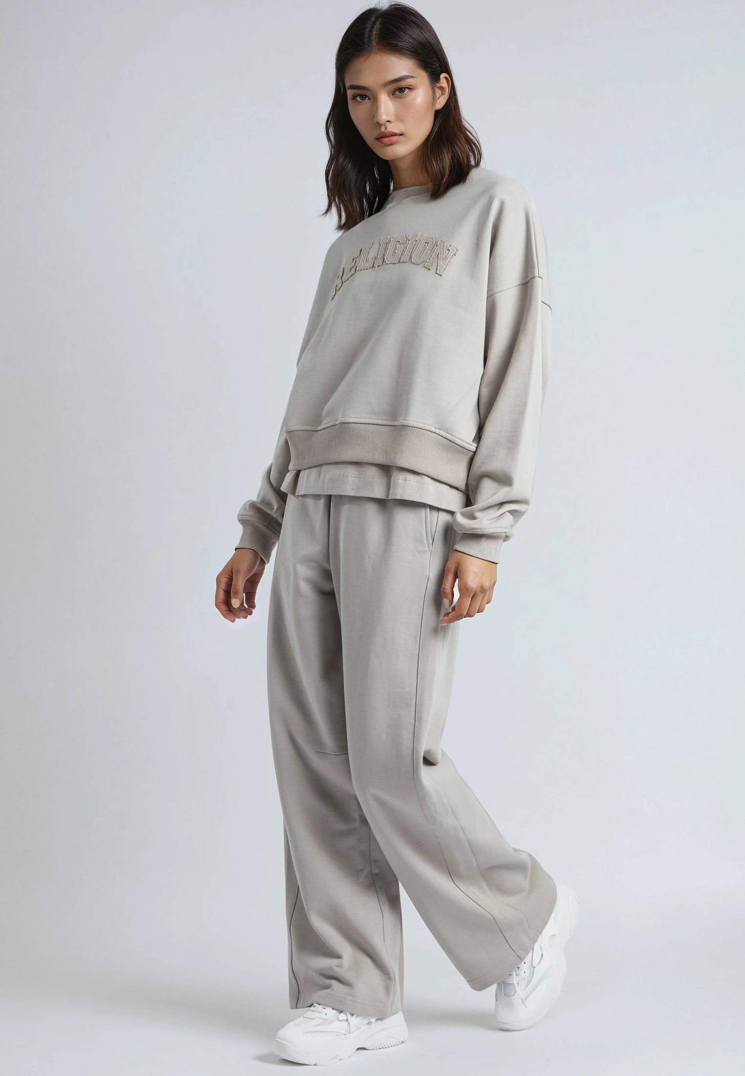 APPLIQUE BATWING SWEAT STONE