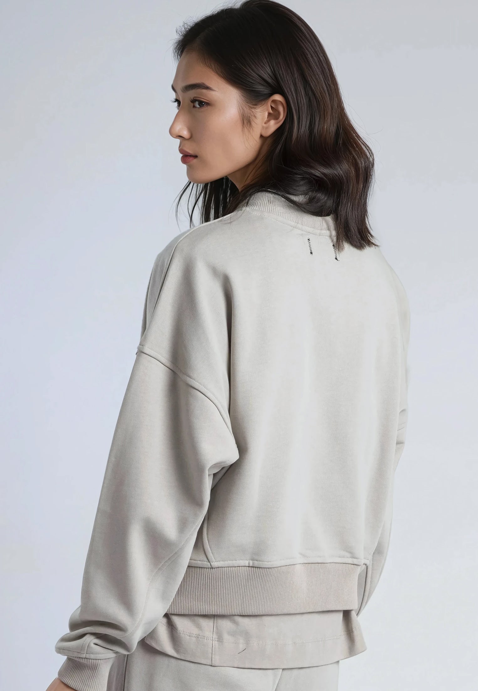 APPLIQUE BATWING SWEAT STONE