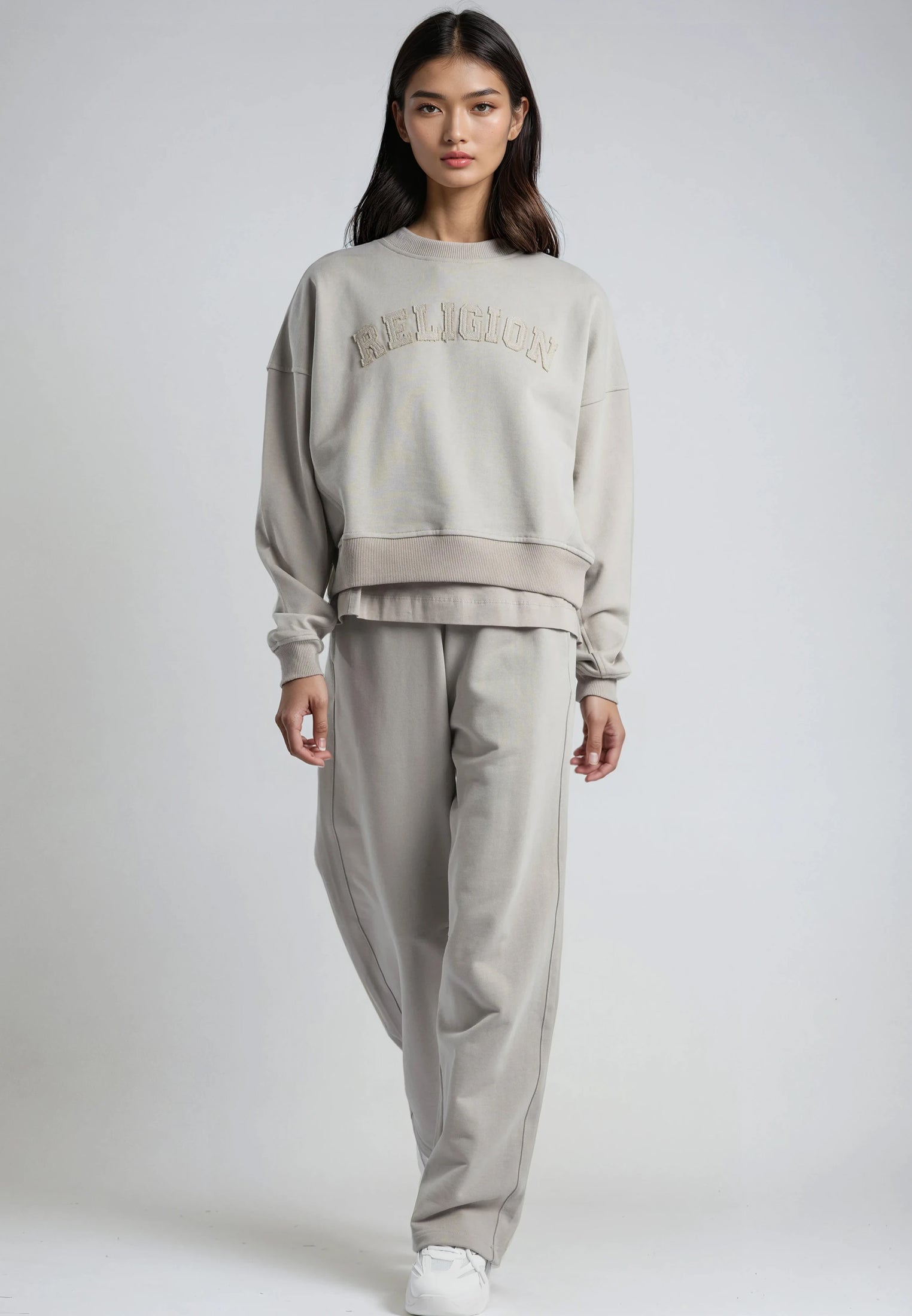 APPLIQUE BATWING SWEAT STONE