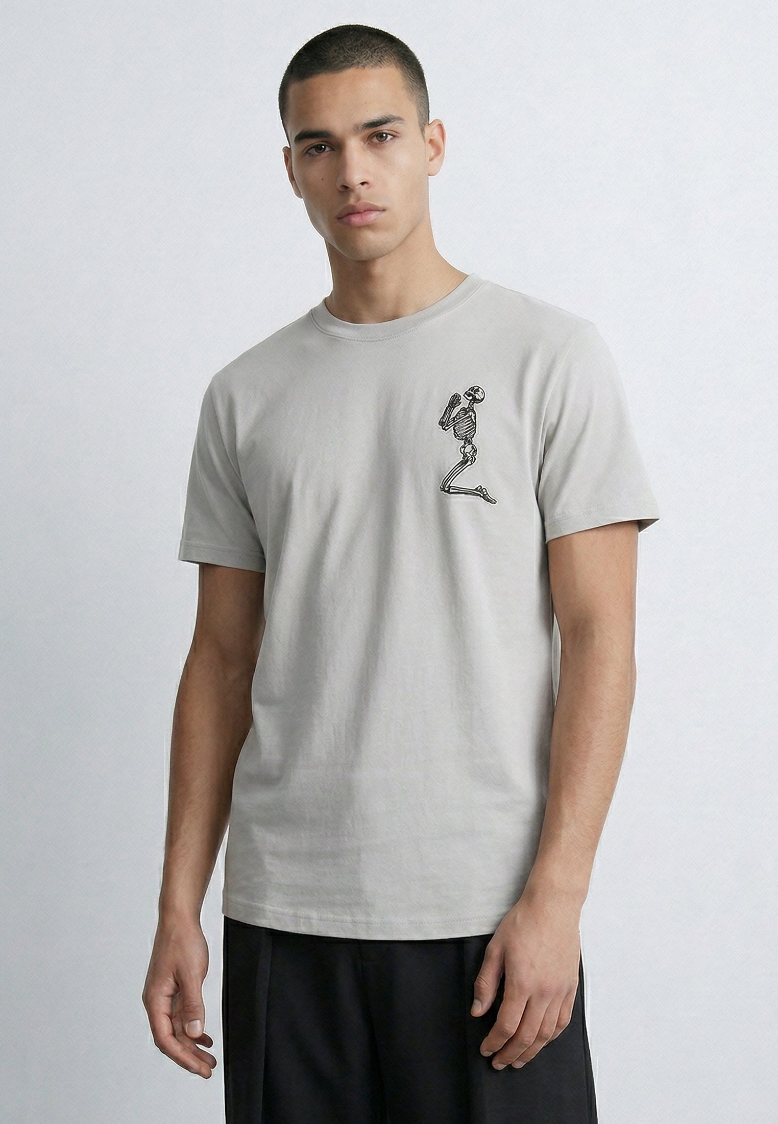 ESSENTIAL BIG SKELETON LIGHT GREY T-SHIRT