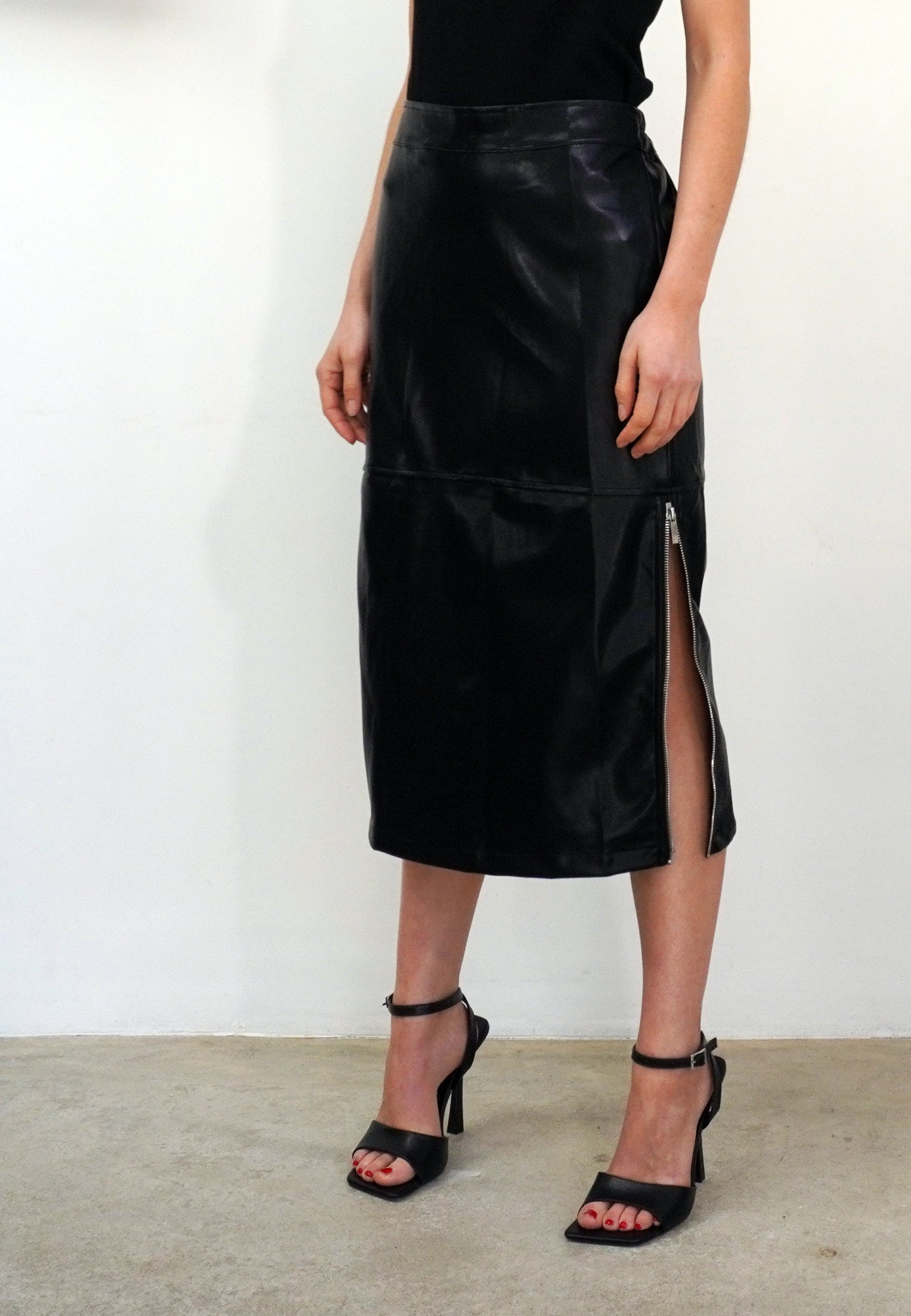 ORBIT SKIRT BLACK