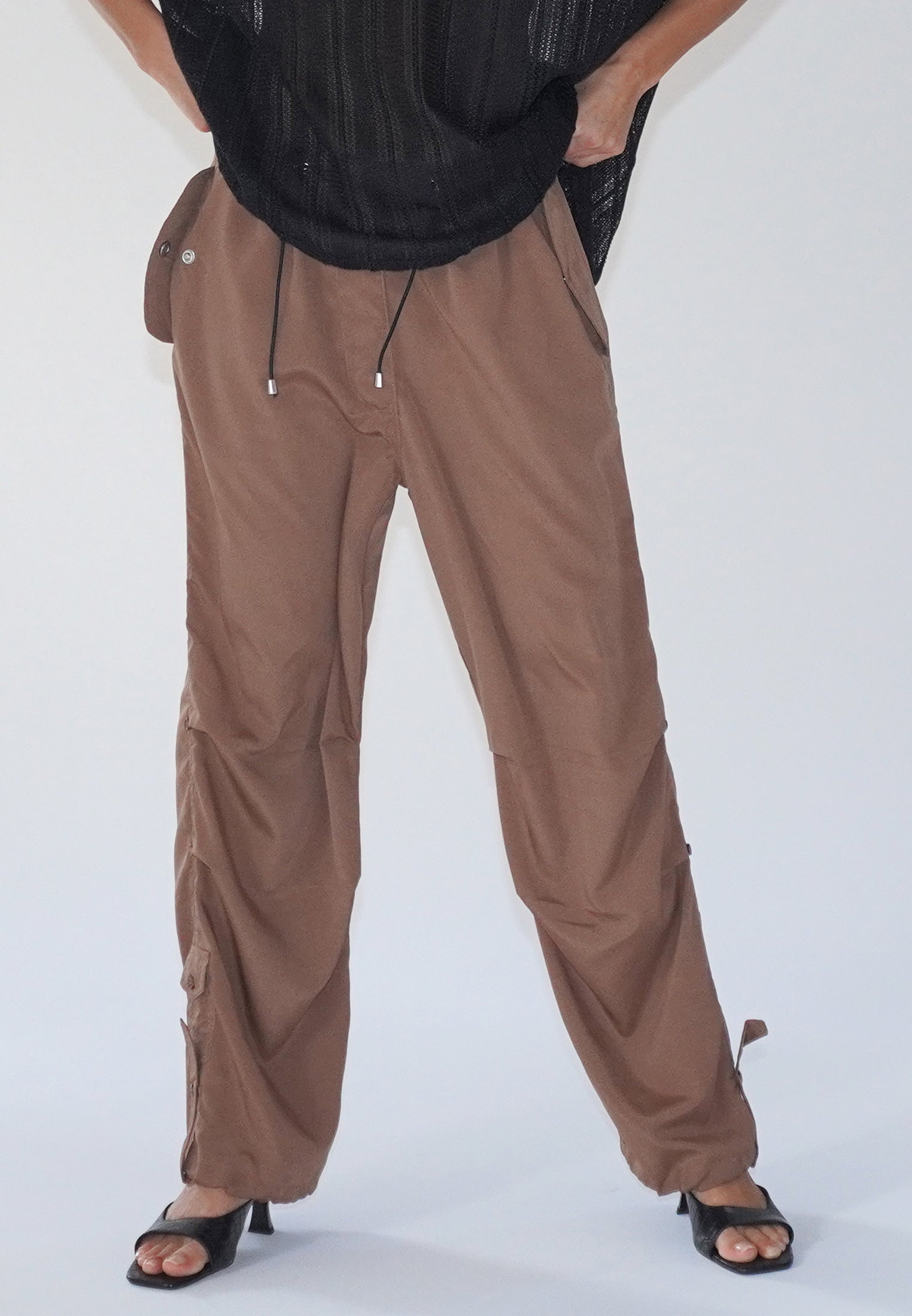 TRACE BROWN PARACHUTE TROUSERS