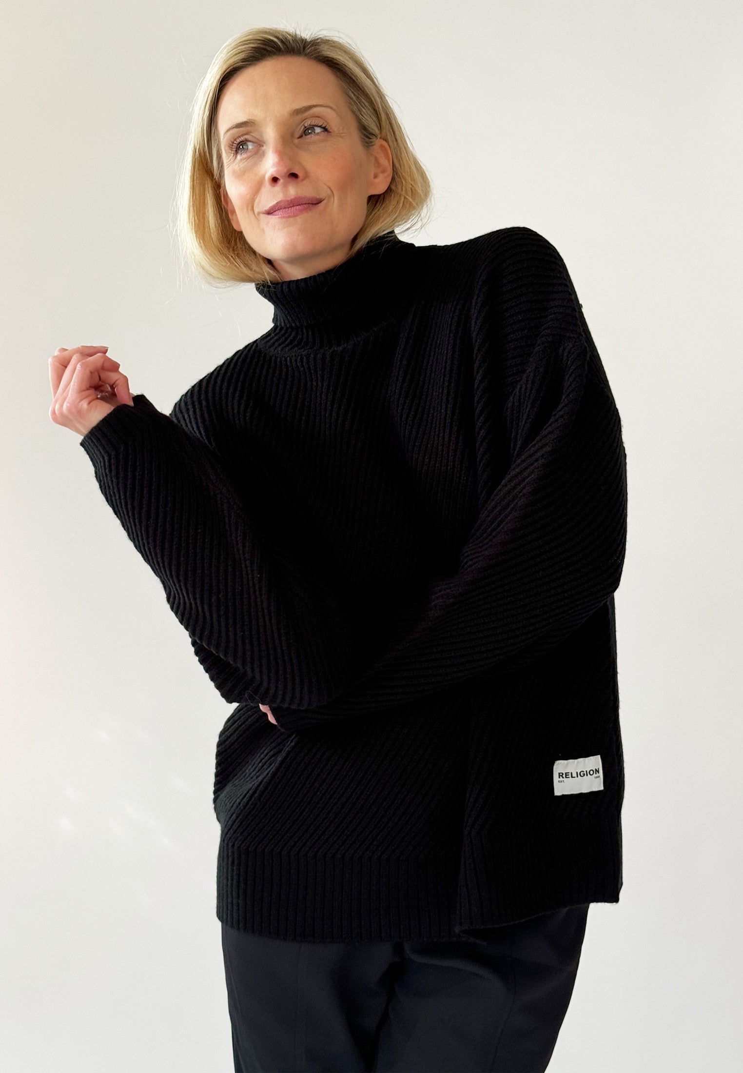WILD TURTLENECK JUMPER BLACK