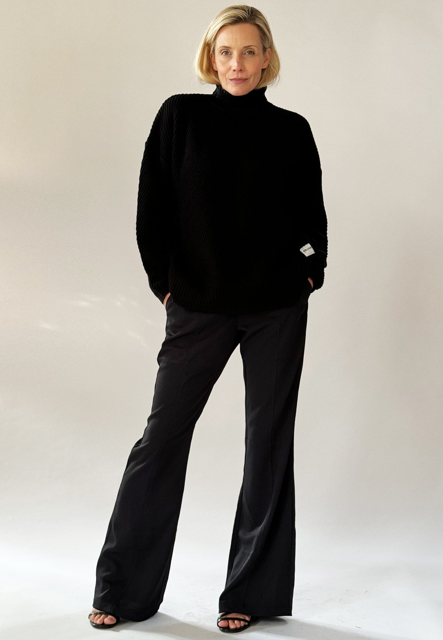 WILD TURTLENECK JUMPER BLACK