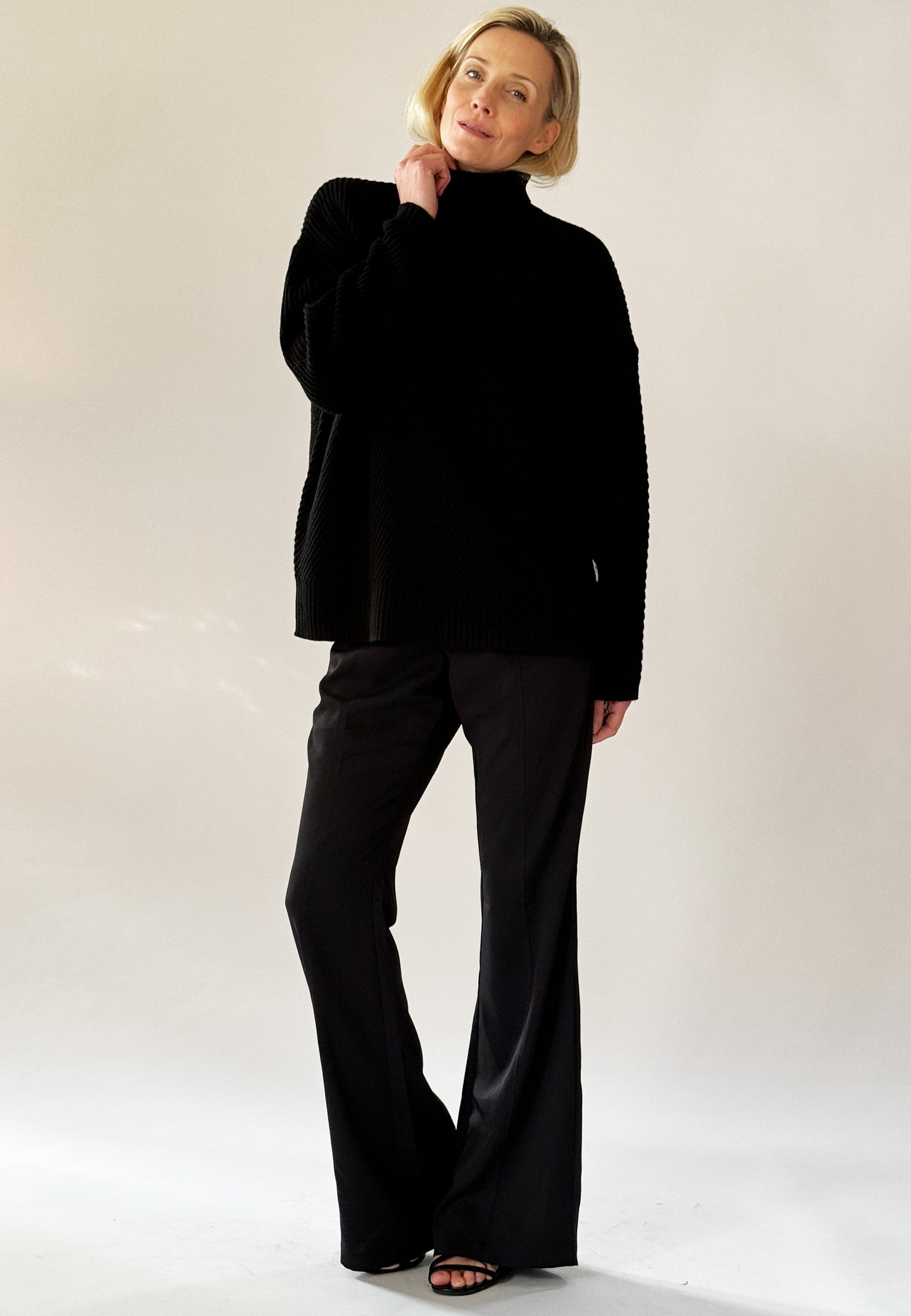 WILD TURTLENECK JUMPER BLACK