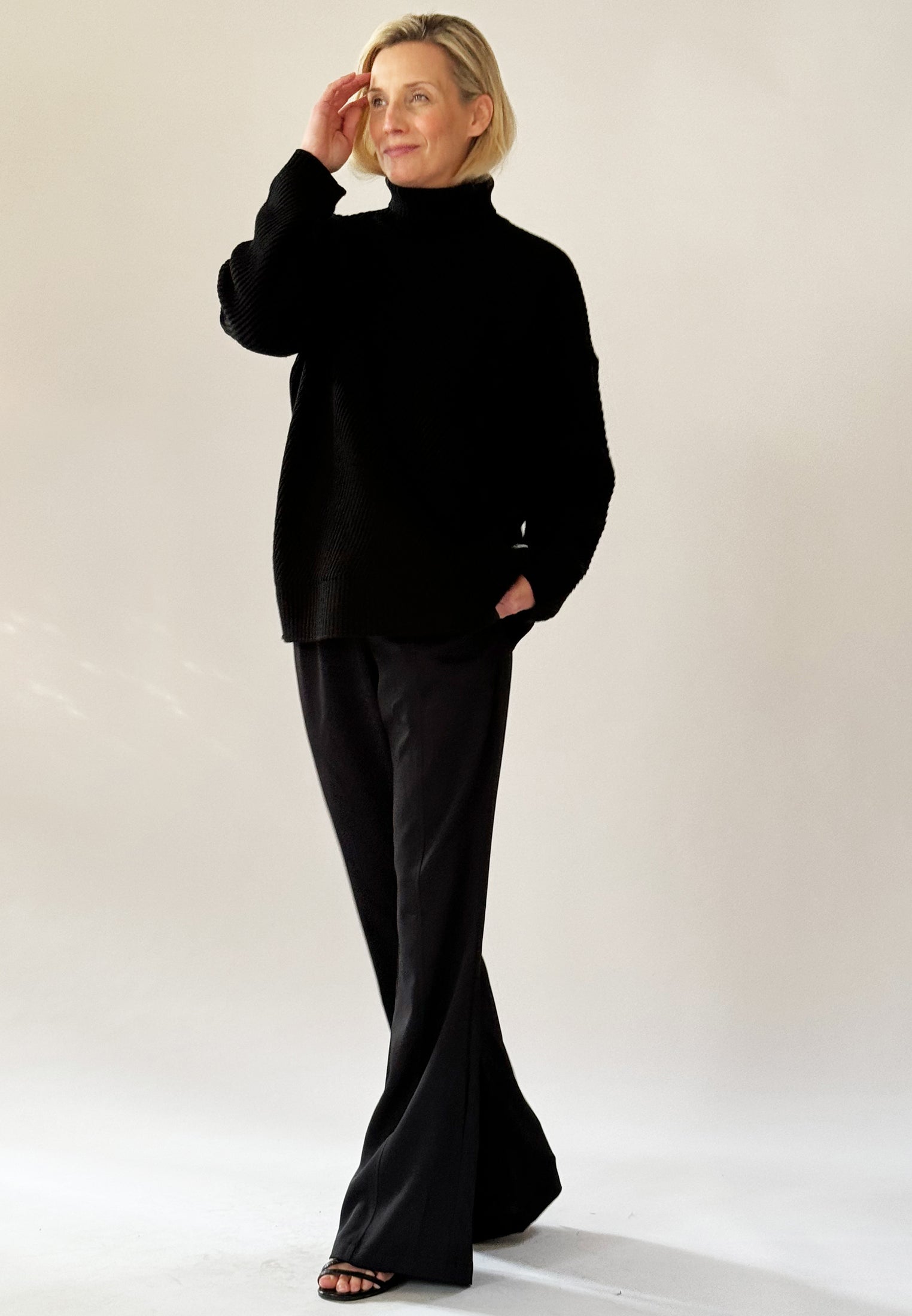 WILD TURTLENECK JUMPER BLACK