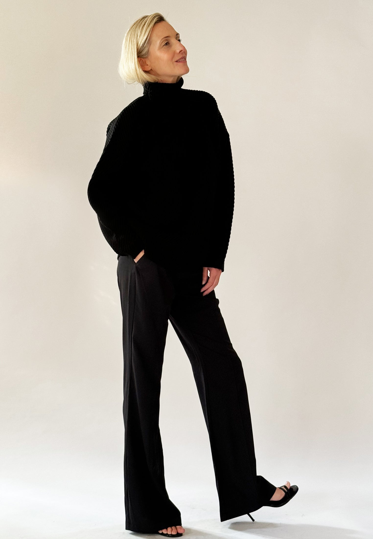 WILD TURTLENECK JUMPER BLACK