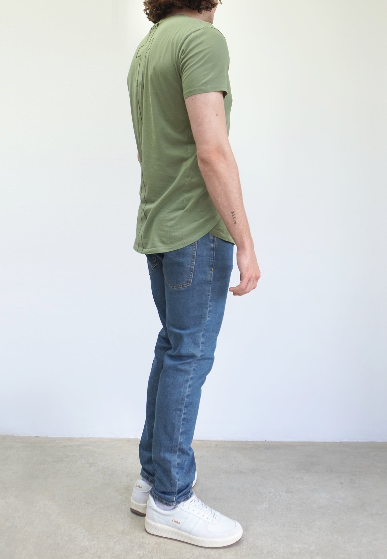 ESSENTIAL SWAG CURVED HEM DARK OLIVE T-SHIRT