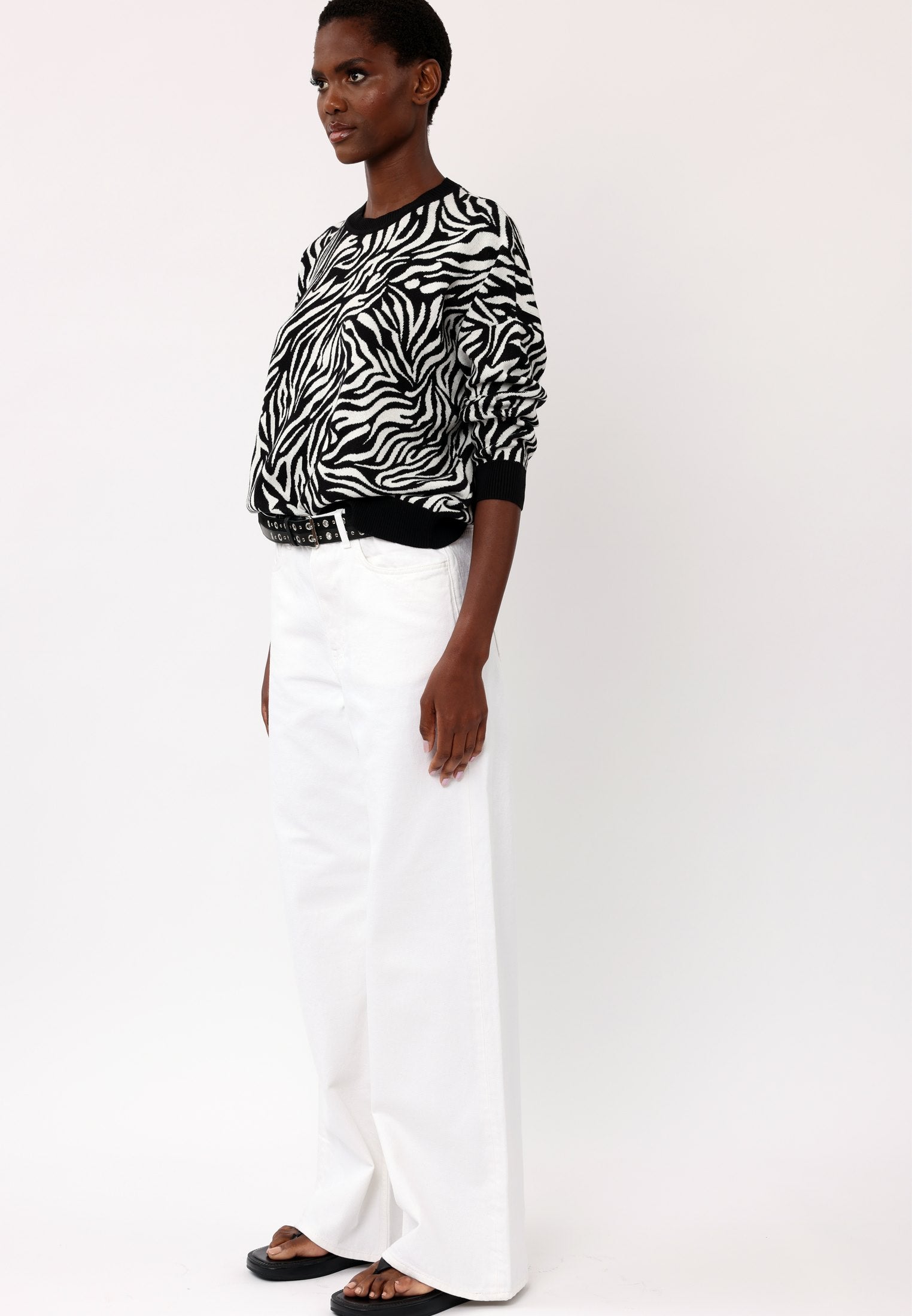 HERITAGE JUMPER WHITE & BLACK