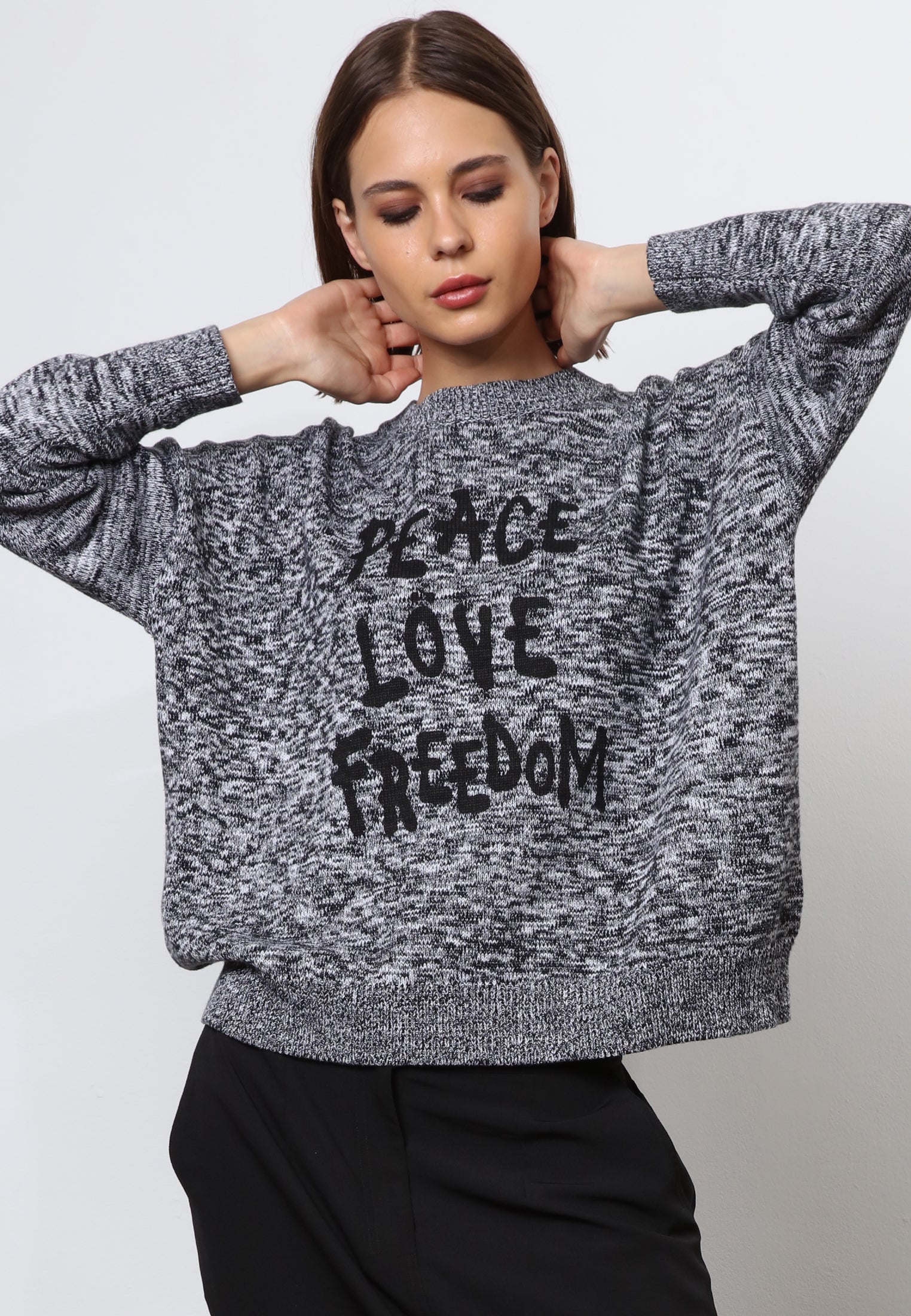 PEACE JUMPER BLACK & WHITE